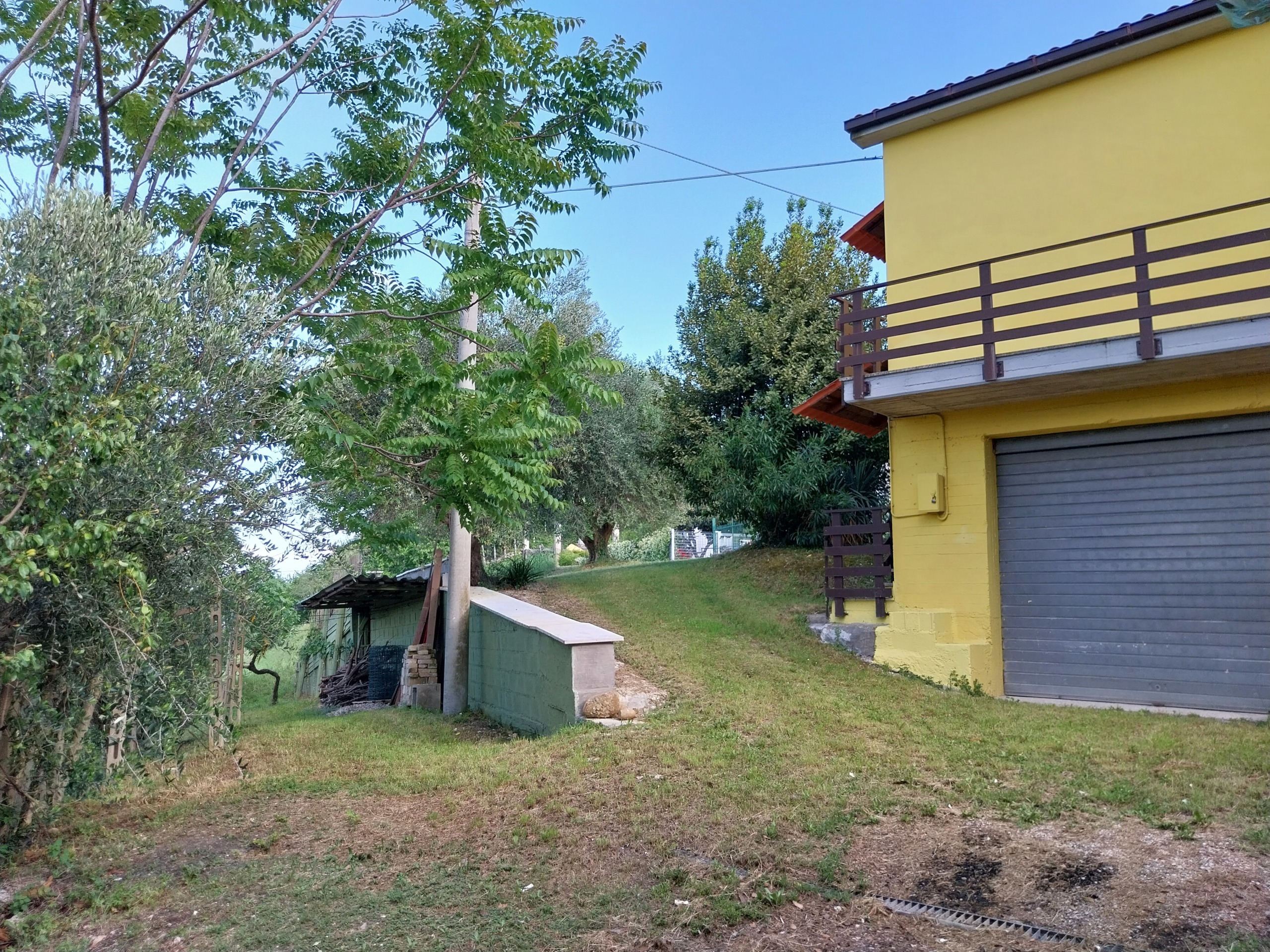 Immagine 3 di Casa indipendente in vendita  a Castorano