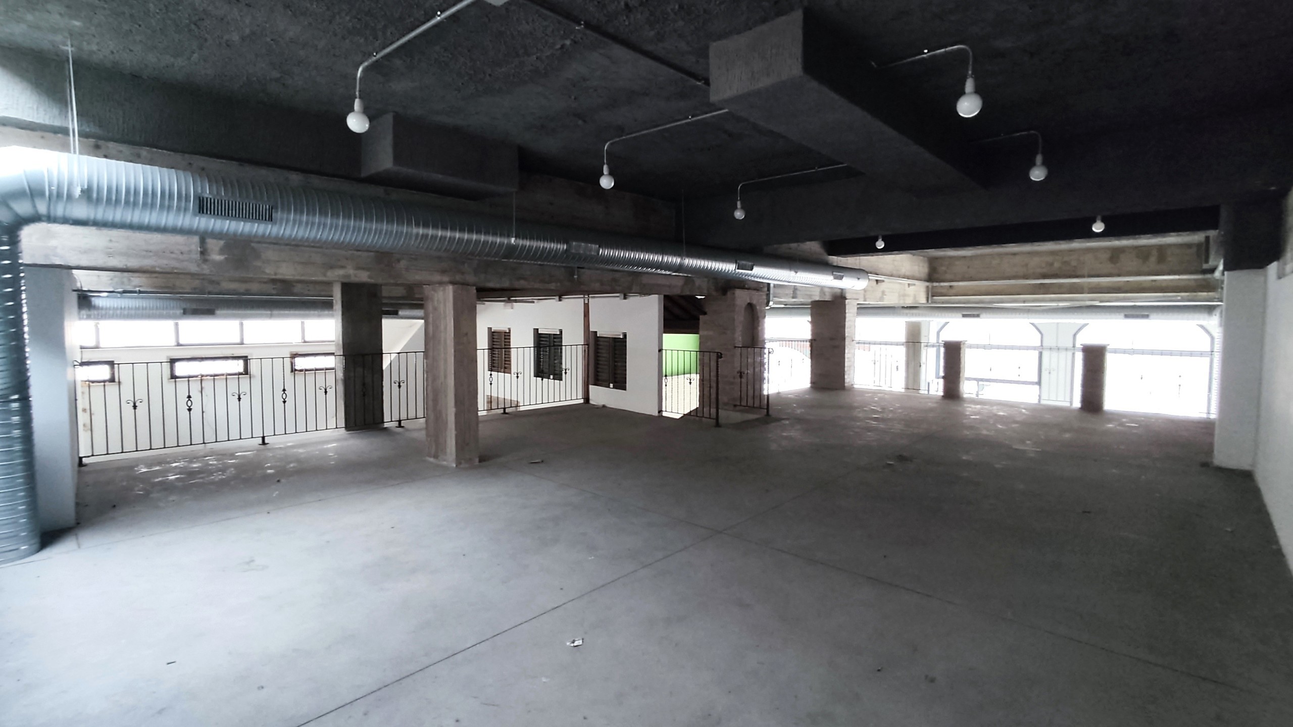 Immagine 8 di Locale commerciale in vendita  in viA CARDUCCI 101 a San Benedetto Del Tronto