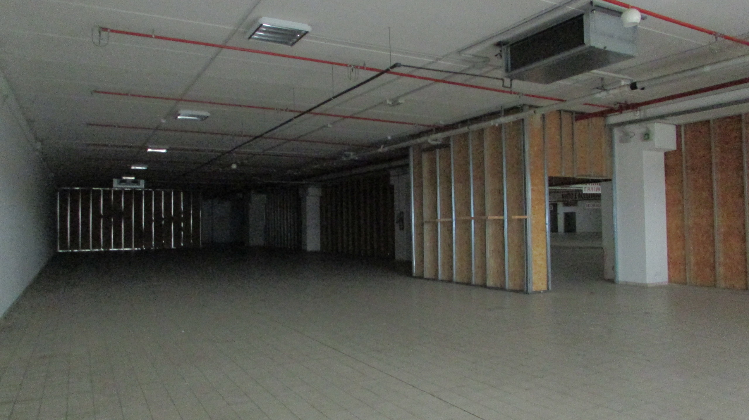 Immagine 12 di Locale commerciale in vendita  in VIA EINAUDI a Civitanova Marche