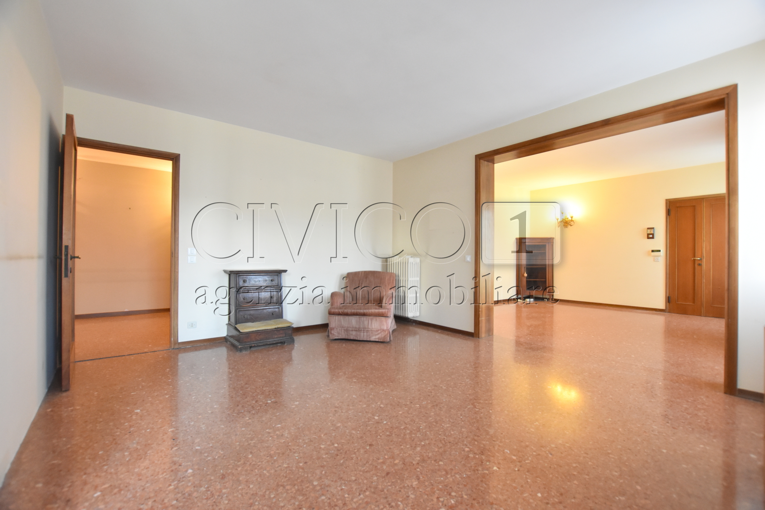 Immagine 5 di Appartamento in vendita  in Riva del Vin a Venezia