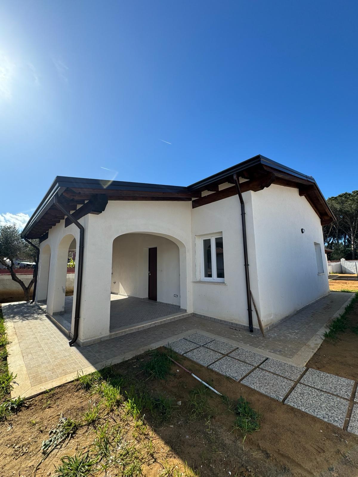 Immagine 1 di Villa in vendita  in via monte circeo 50 a San Felice Circeo