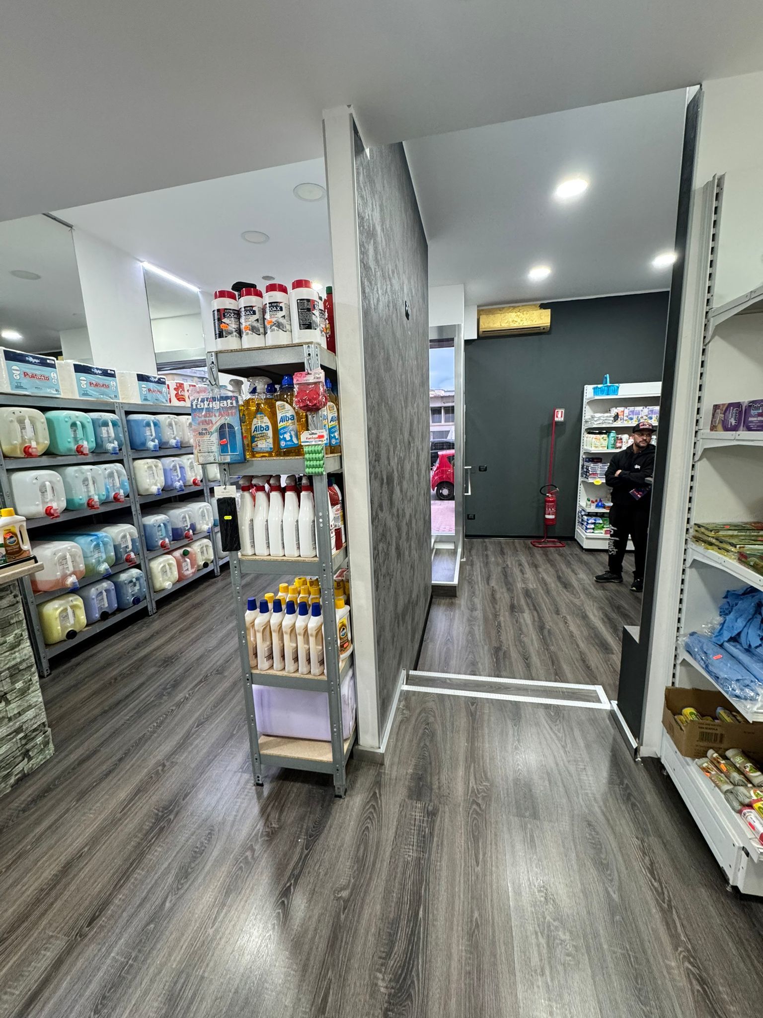 Immagine 5 di Attività commerciale in vendita  in Via Sicilia 2 a Terracina