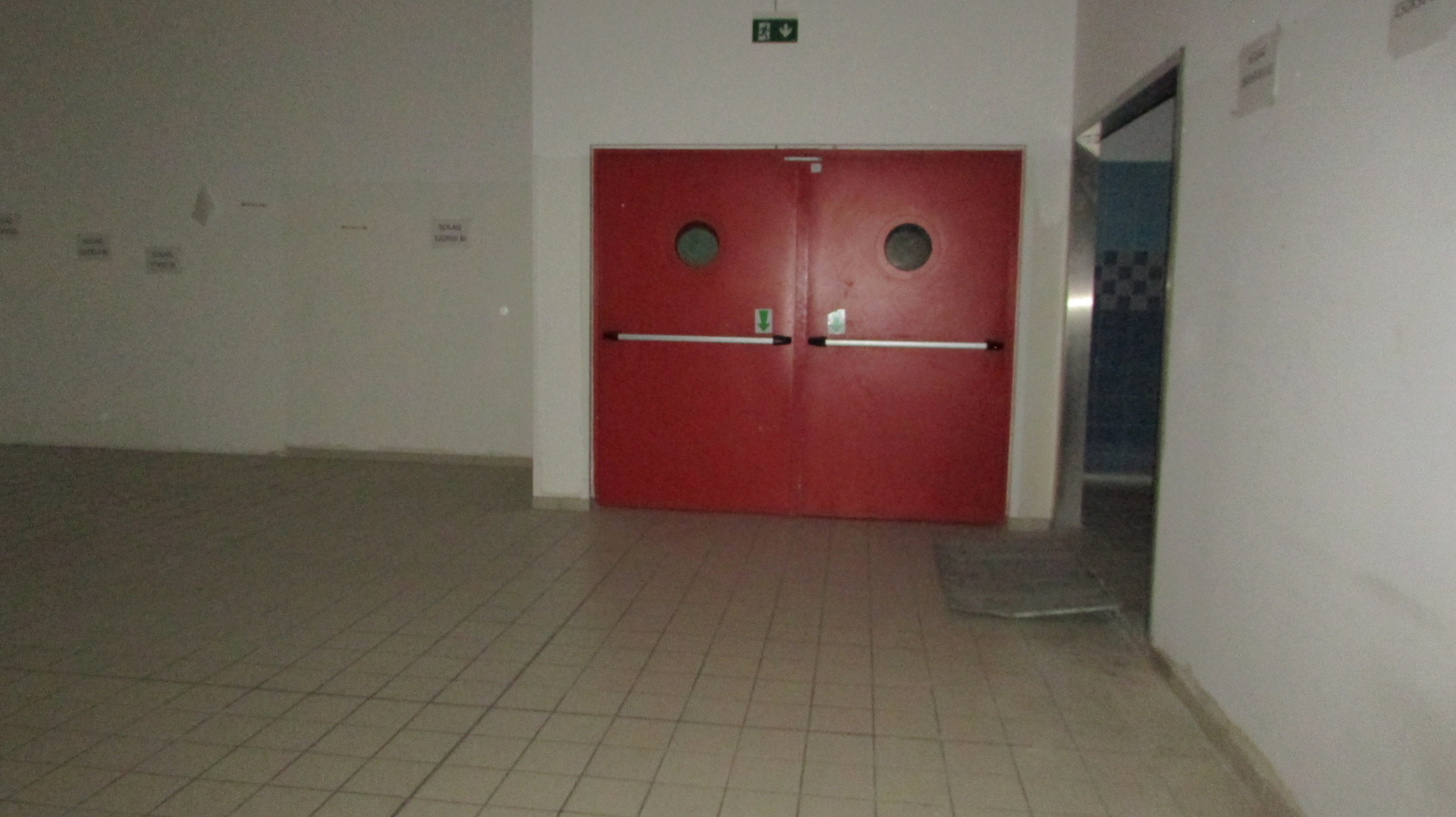 Immagine 27 di Locale commerciale in vendita  in VIA EINAUDI a Civitanova Marche