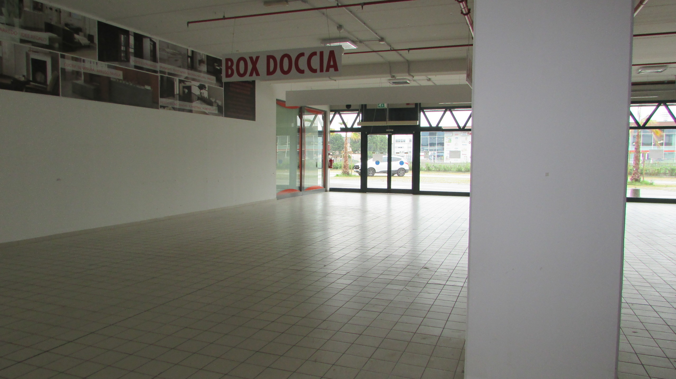 Immagine 28 di Locale commerciale in vendita  in VIA EINAUDI a Civitanova Marche