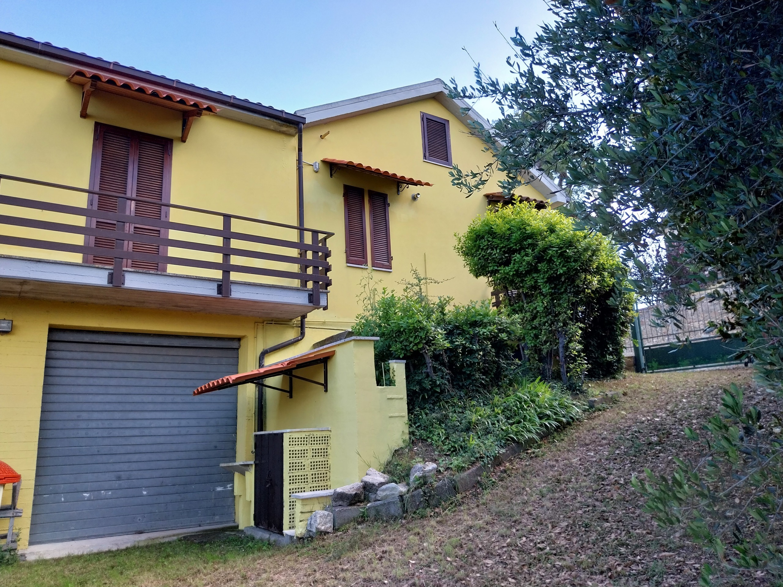 Immagine 7 di Casa indipendente in vendita  a Castorano