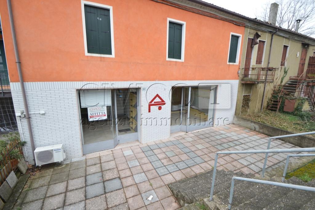 Immagine 9 di Locale commerciale in affitto  in Via Riviera Berica 61 a Barbarano Mossano