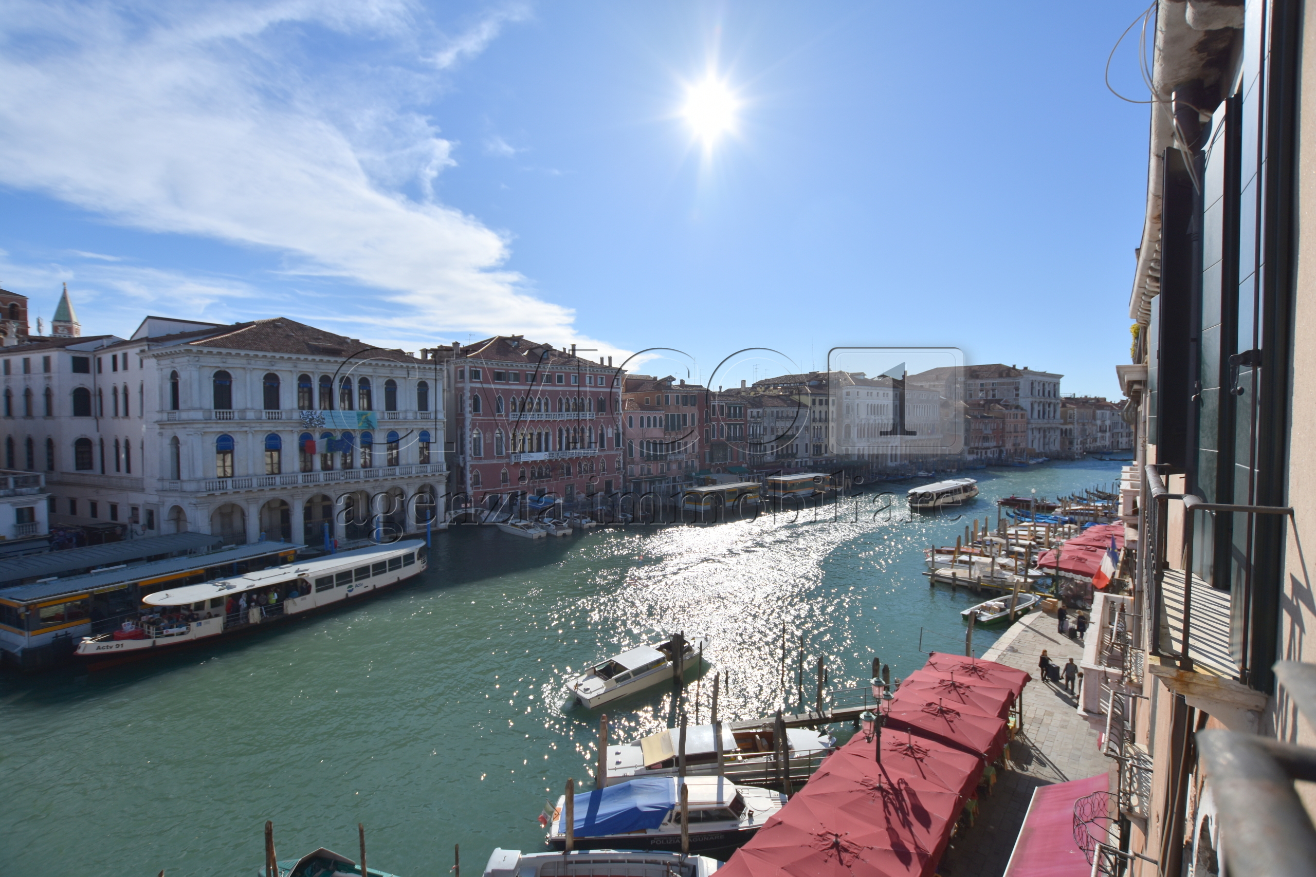 Immagine 15 di Appartamento in vendita  in Riva del Vin a Venezia