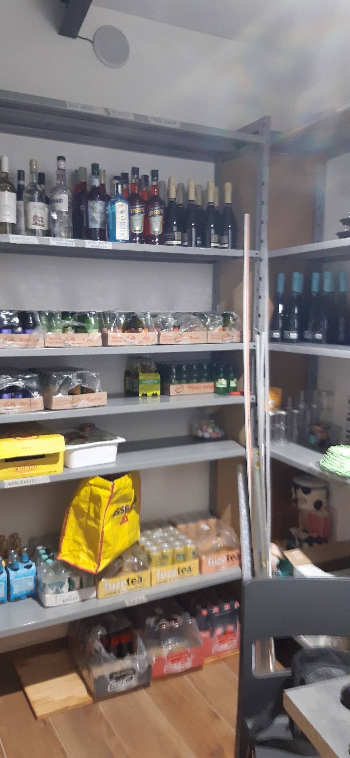 Immagine 11 di Locale commerciale in affitto  in Via Milano 94 a Somma Lombardo