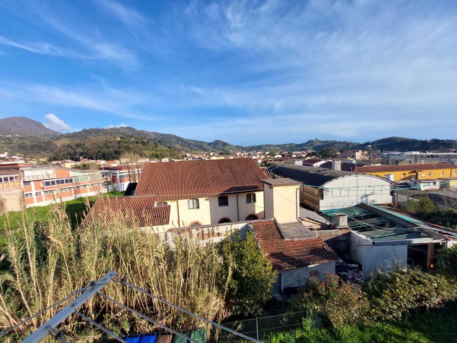 Immagine 9 di Appartamento in vendita  in Viale XX Settembre 120 a Carrara