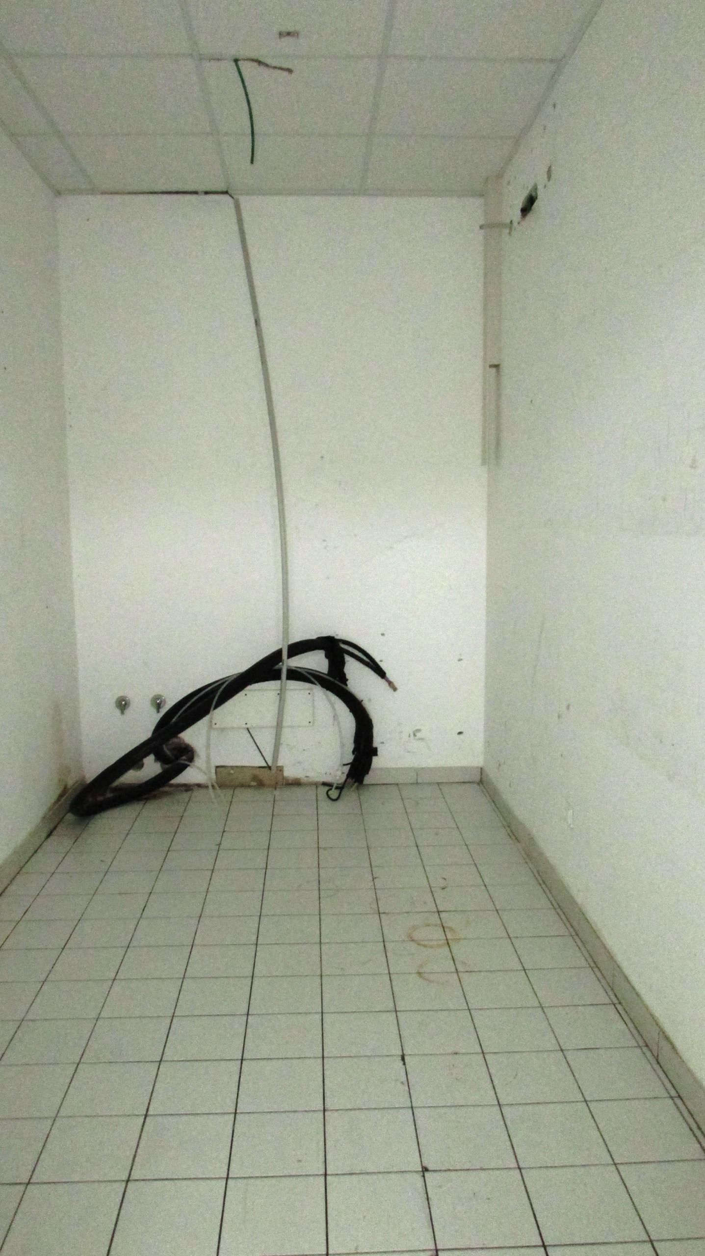 Immagine 36 di Locale commerciale in vendita  in VIA EINAUDI a Civitanova Marche