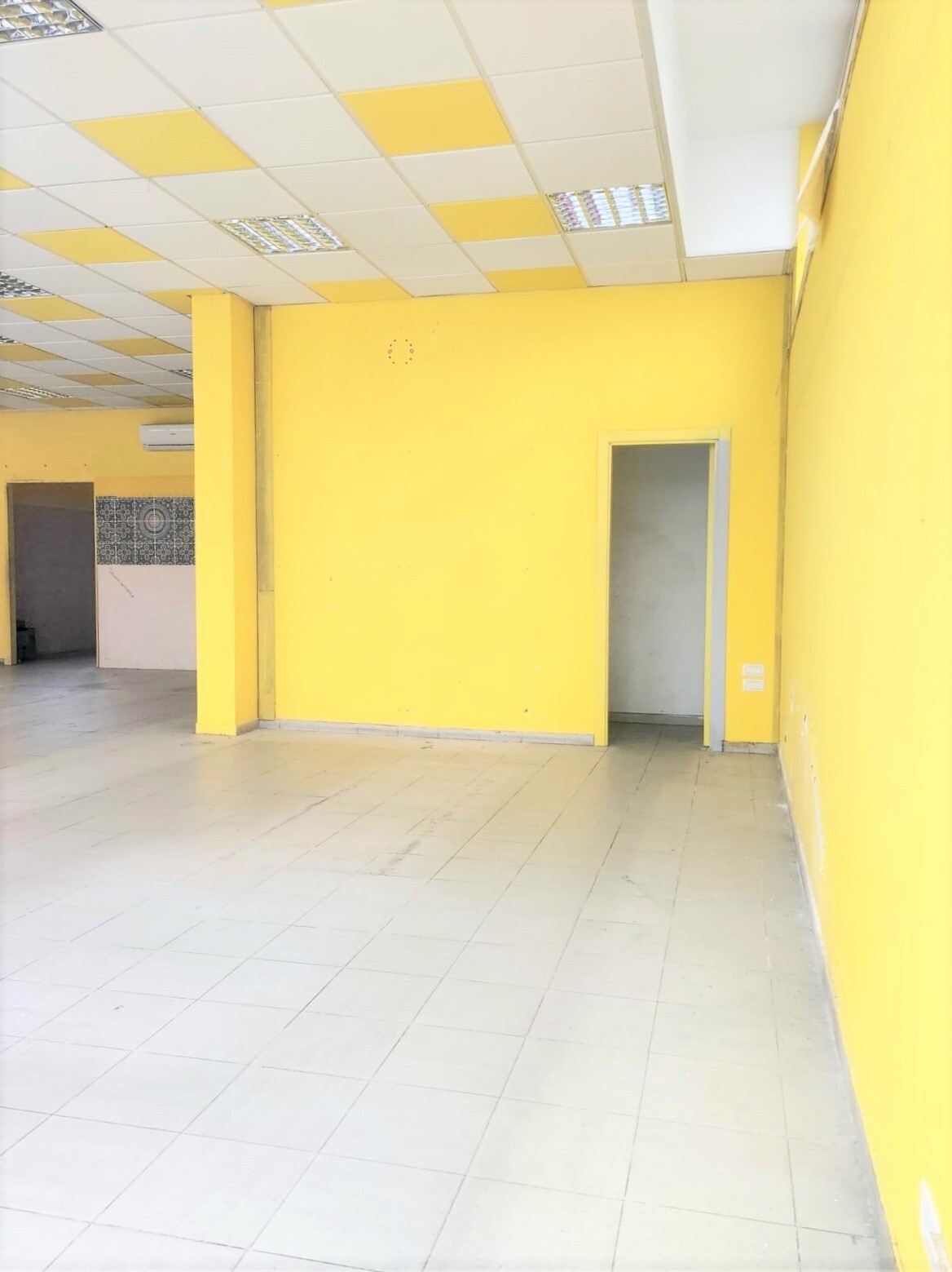 Immagine 5 di Locale commerciale in vendita  a San Benedetto Del Tronto