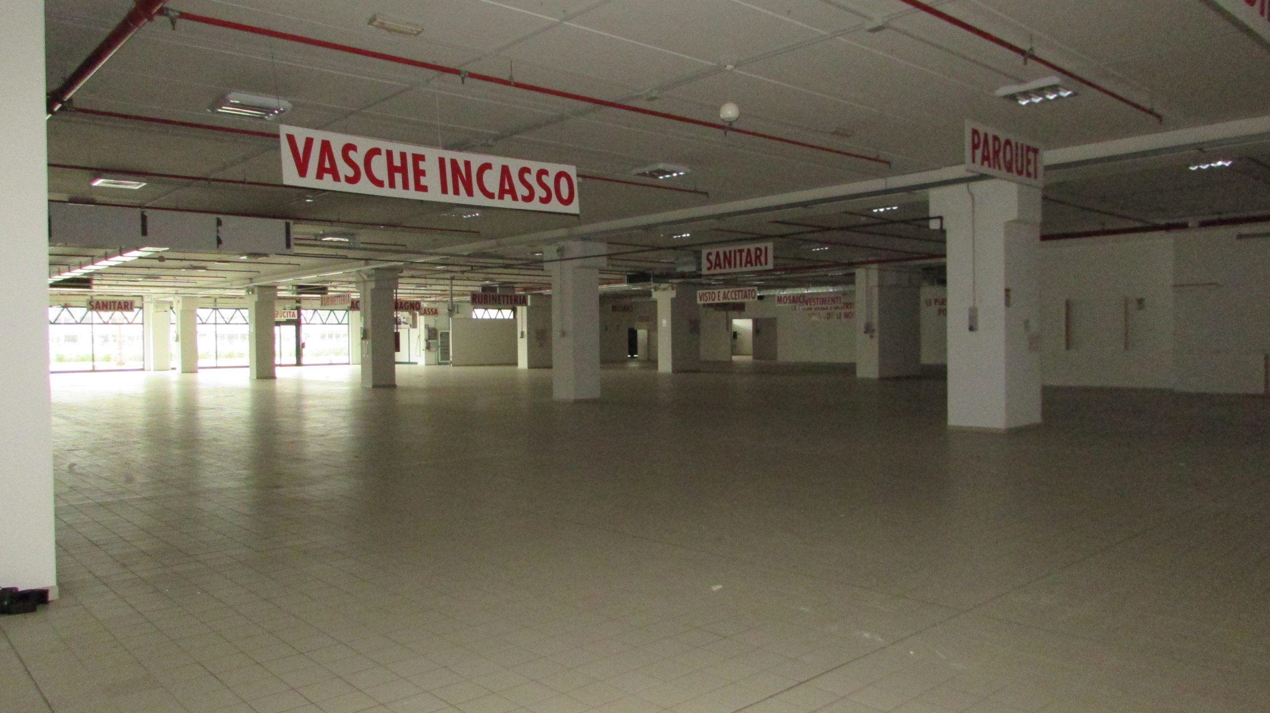 Immagine 25 di Locale commerciale in vendita  in VIA EINAUDI a Civitanova Marche