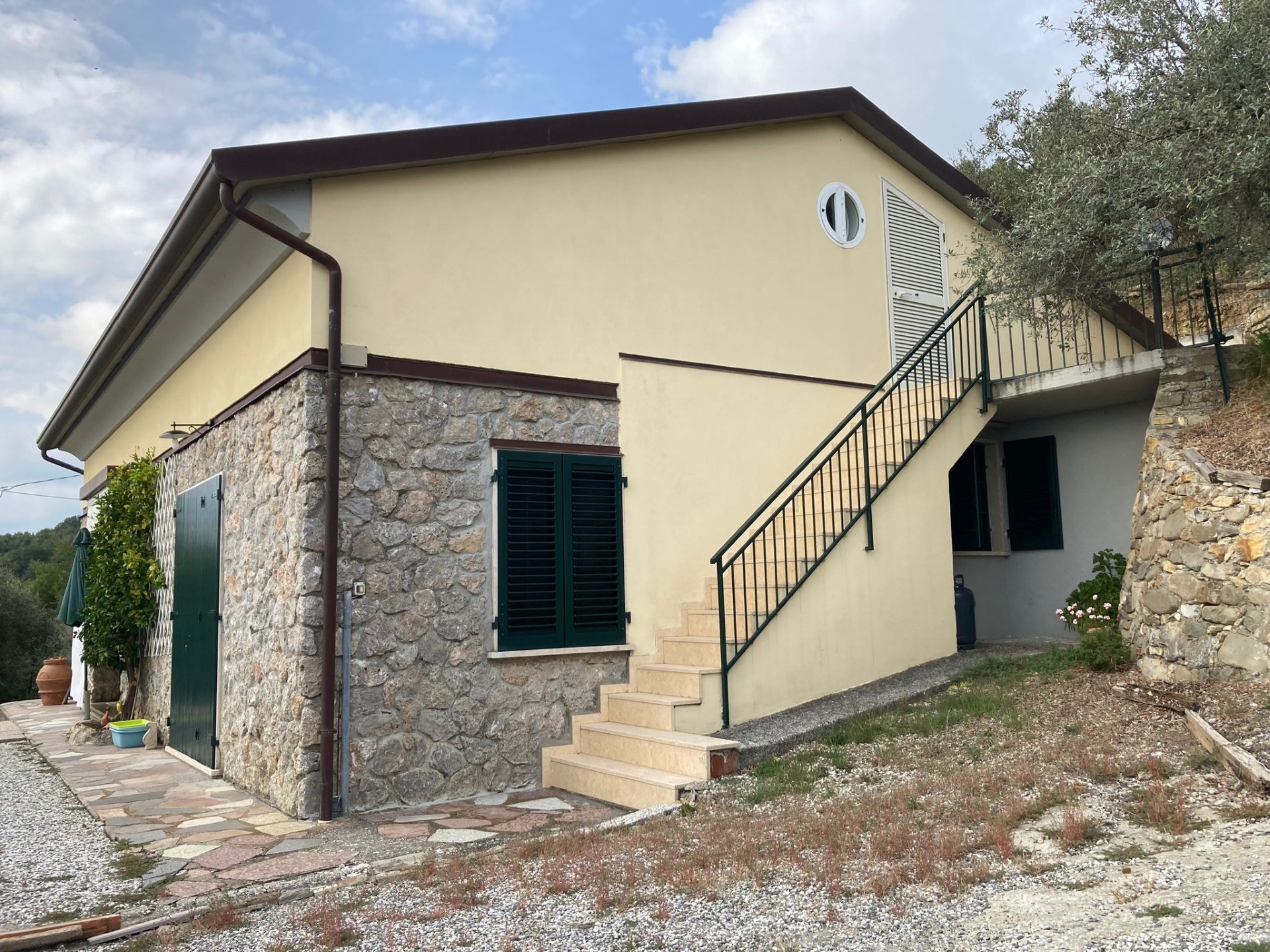 Immagine 13 di Villa in vendita  in Via Provinciale 247 a Castelnuovo Magra