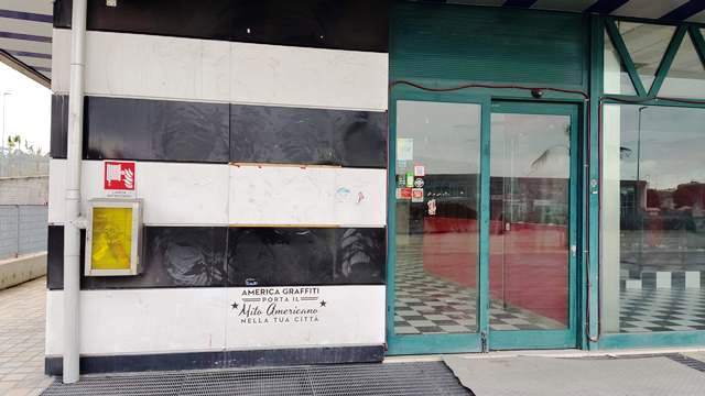 Immagine 32 di Locale commerciale in vendita  in VIA EINAUDI a Civitanova Marche