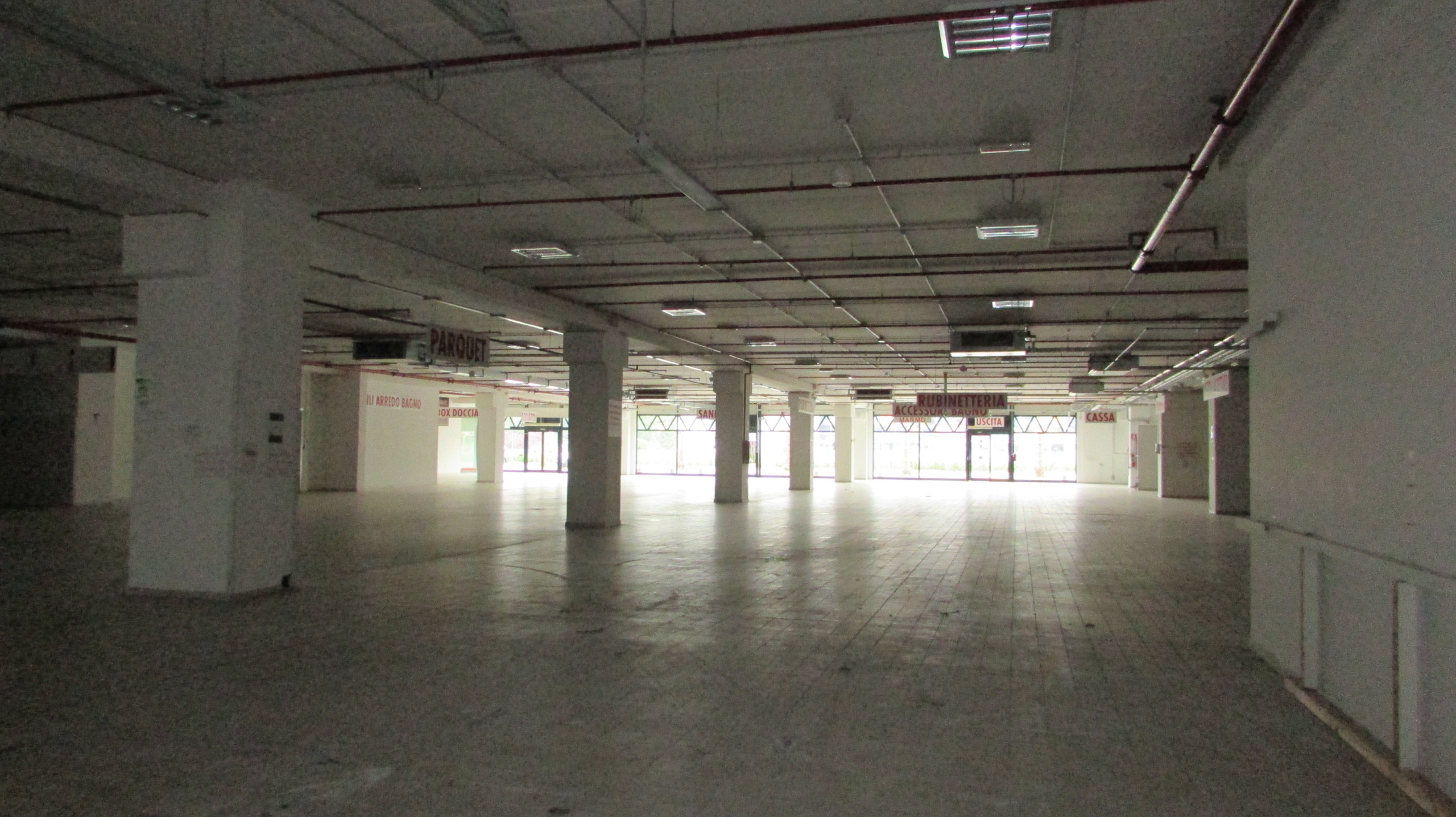 Immagine 22 di Locale commerciale in vendita  in VIA EINAUDI a Civitanova Marche