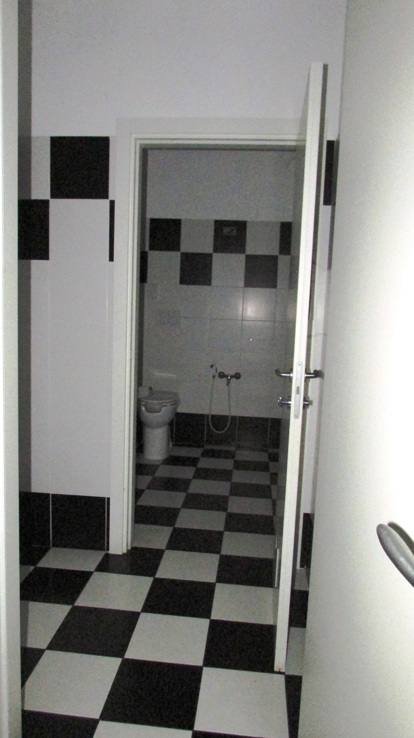 Immagine 41 di Locale commerciale in vendita  in VIA EINAUDI a Civitanova Marche