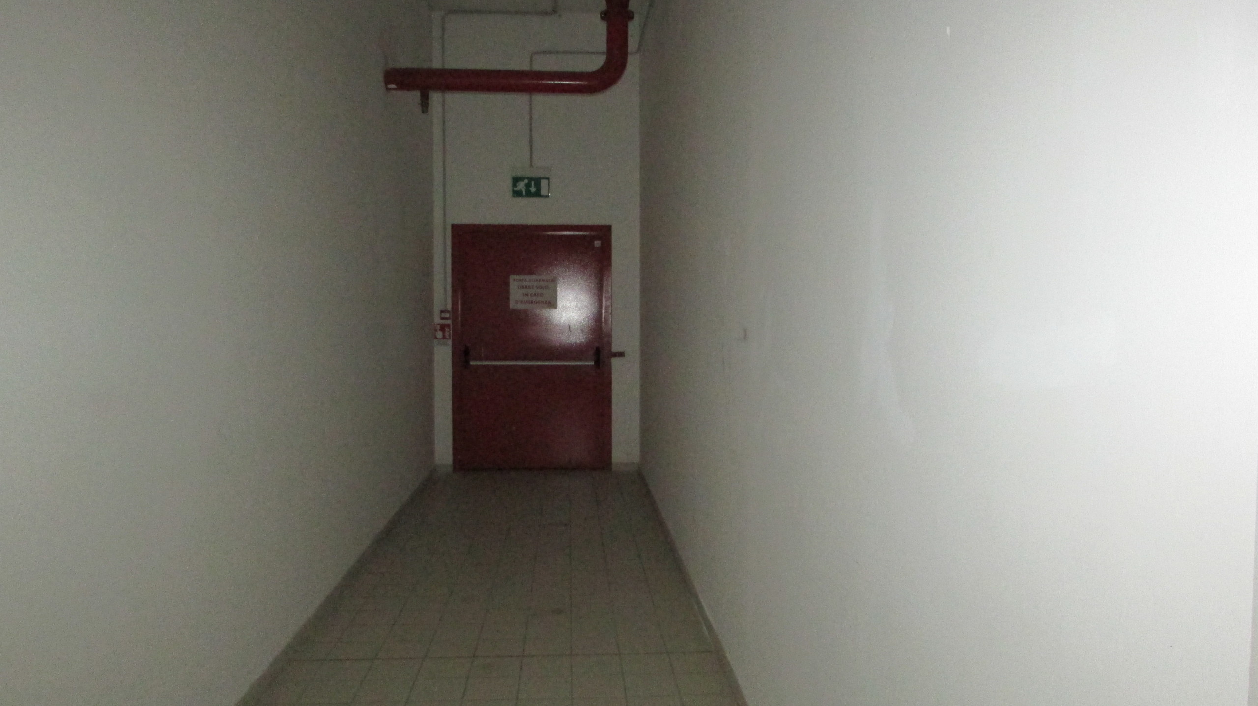 Immagine 23 di Locale commerciale in vendita  in VIA EINAUDI a Civitanova Marche