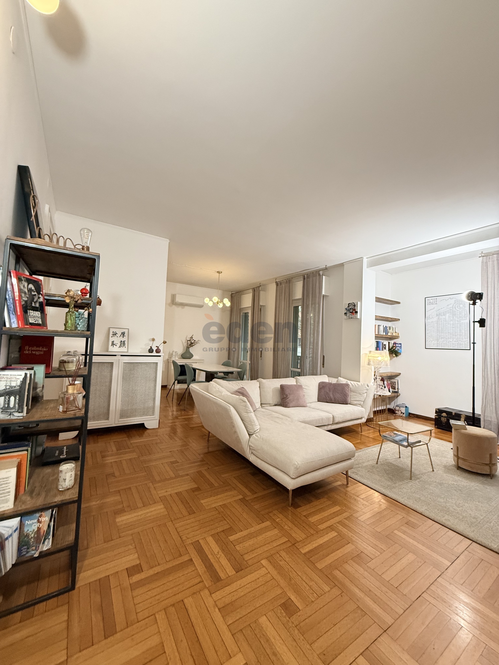 Immagine 1 di Trilocale in vendita  in viale vittorio veneto 102 a Modena