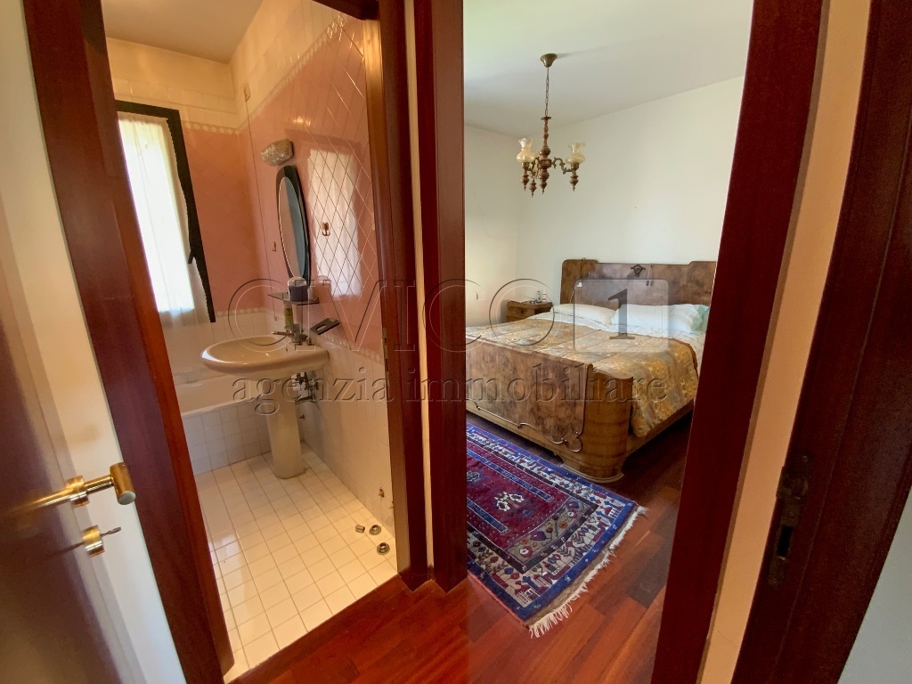 Immagine 16 di Casa bifamiliare in vendita  in via deledda 13 a Selvazzano Dentro