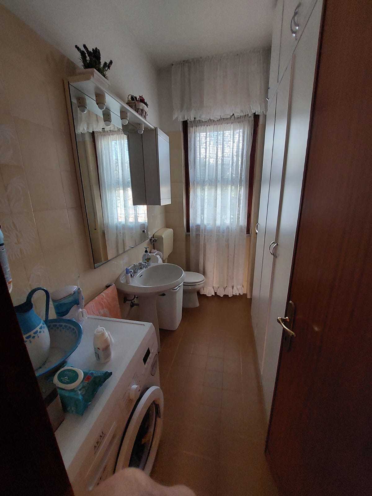 Immagine 12 di Appartamento in vendita  in Viale XX Settembre 120 a Carrara