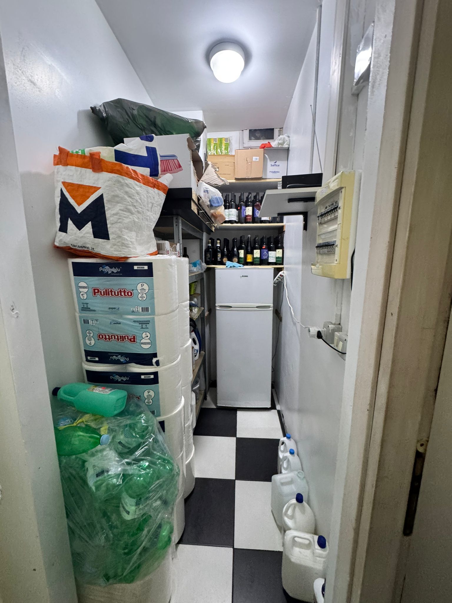 Immagine 4 di Attività commerciale in vendita  in Via Sicilia 2 a Terracina