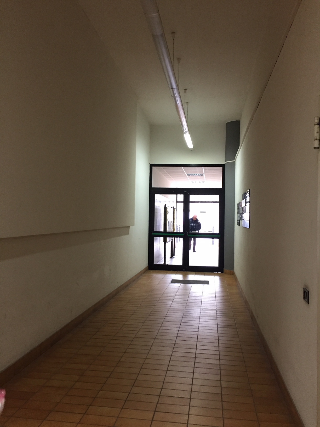 Immagine 2 di Locale commerciale in vendita  a San Benedetto Del Tronto