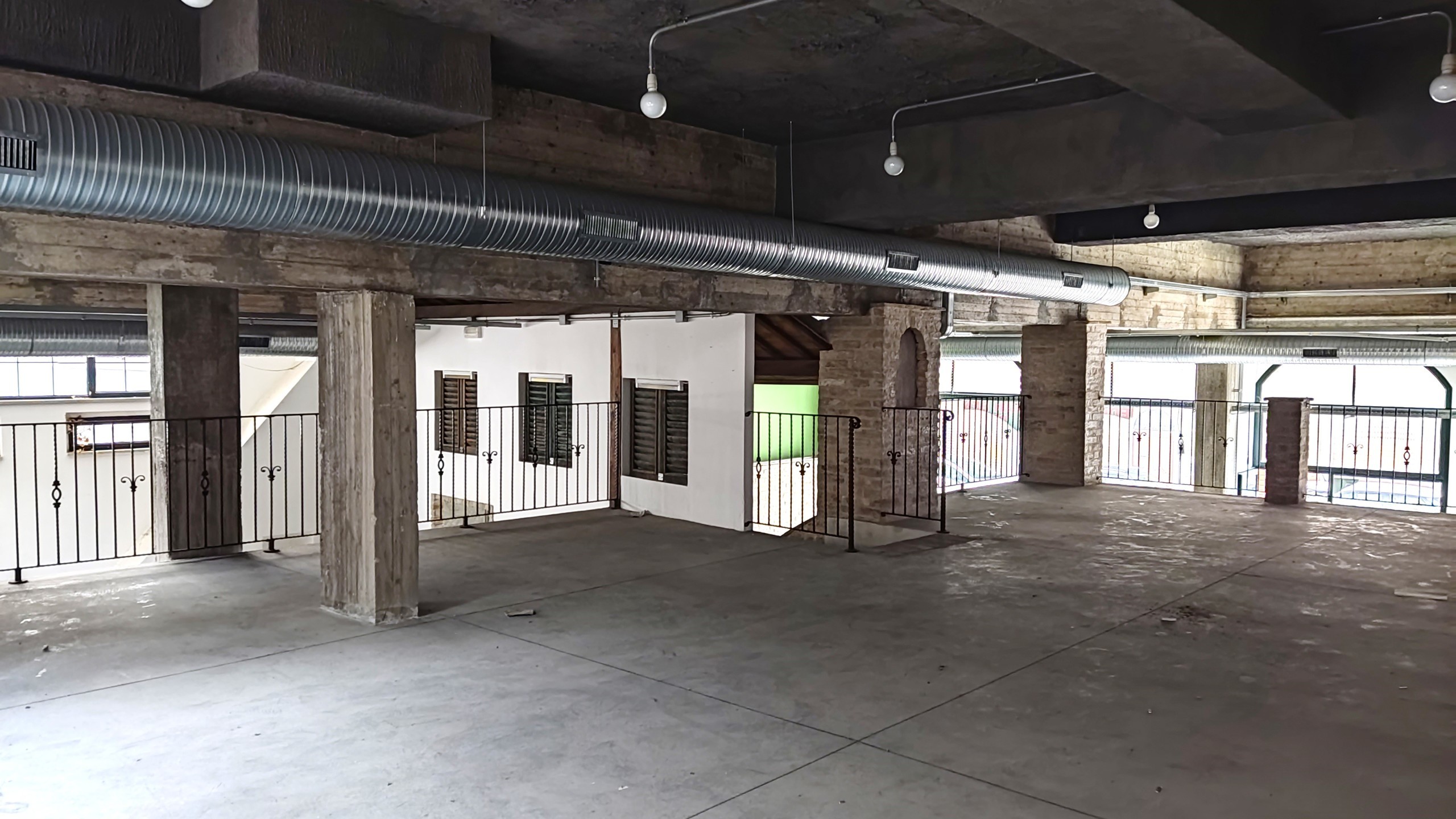 Immagine 3 di Locale commerciale in vendita  in viA CARDUCCI 101 a San Benedetto Del Tronto