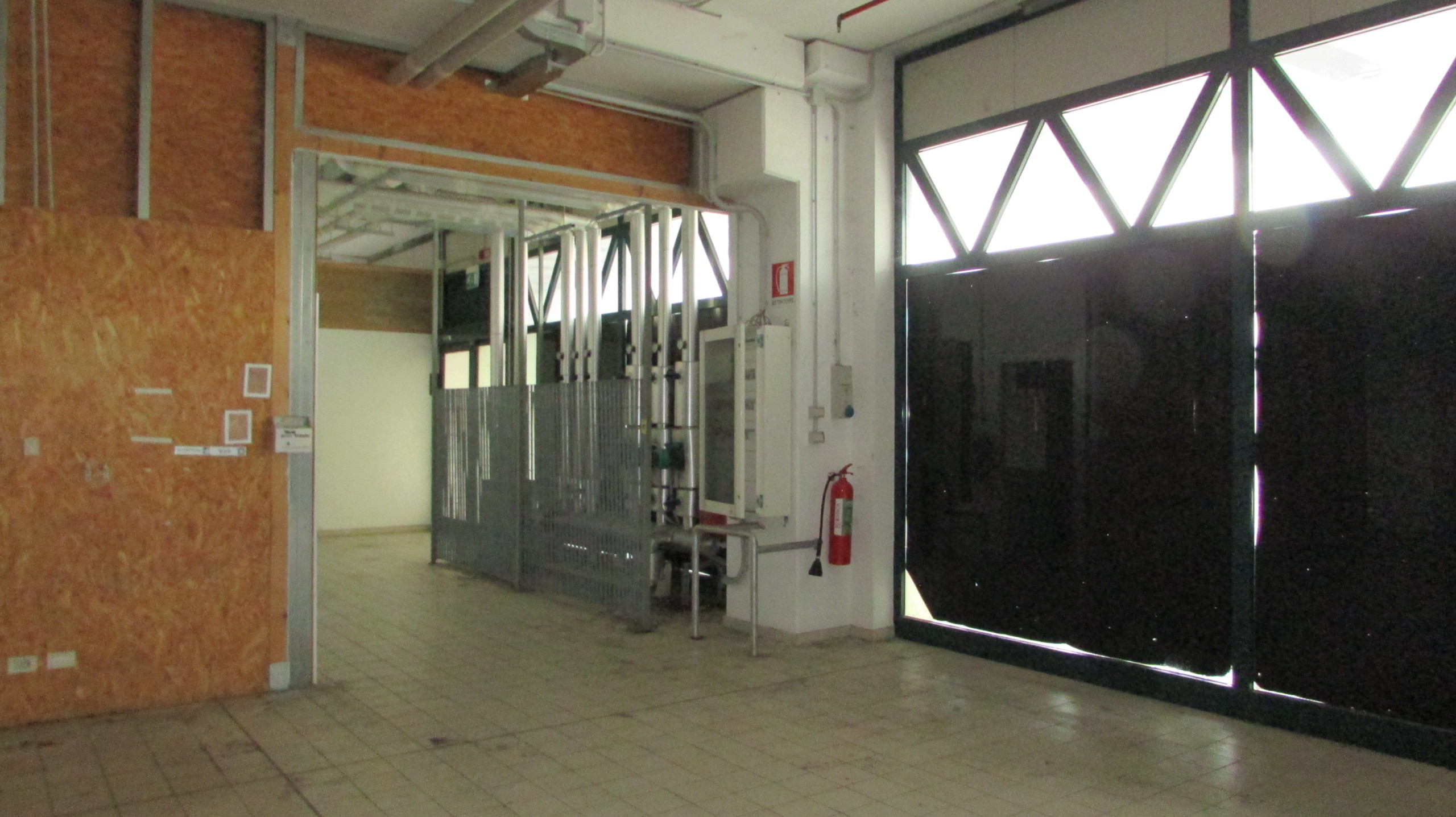 Immagine 13 di Locale commerciale in vendita  in VIA EINAUDI a Civitanova Marche