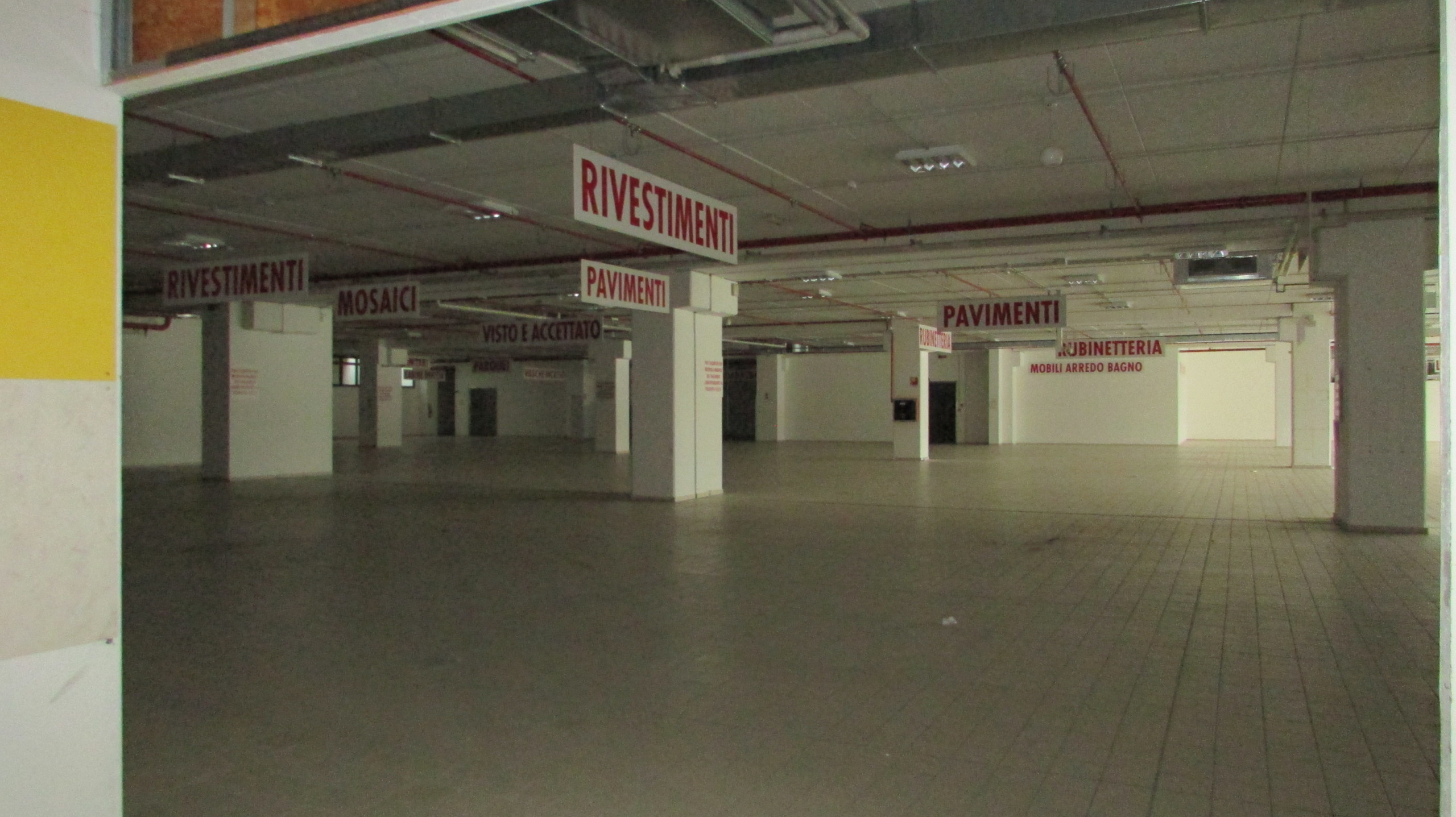 Immagine 14 di Locale commerciale in vendita  in VIA EINAUDI a Civitanova Marche