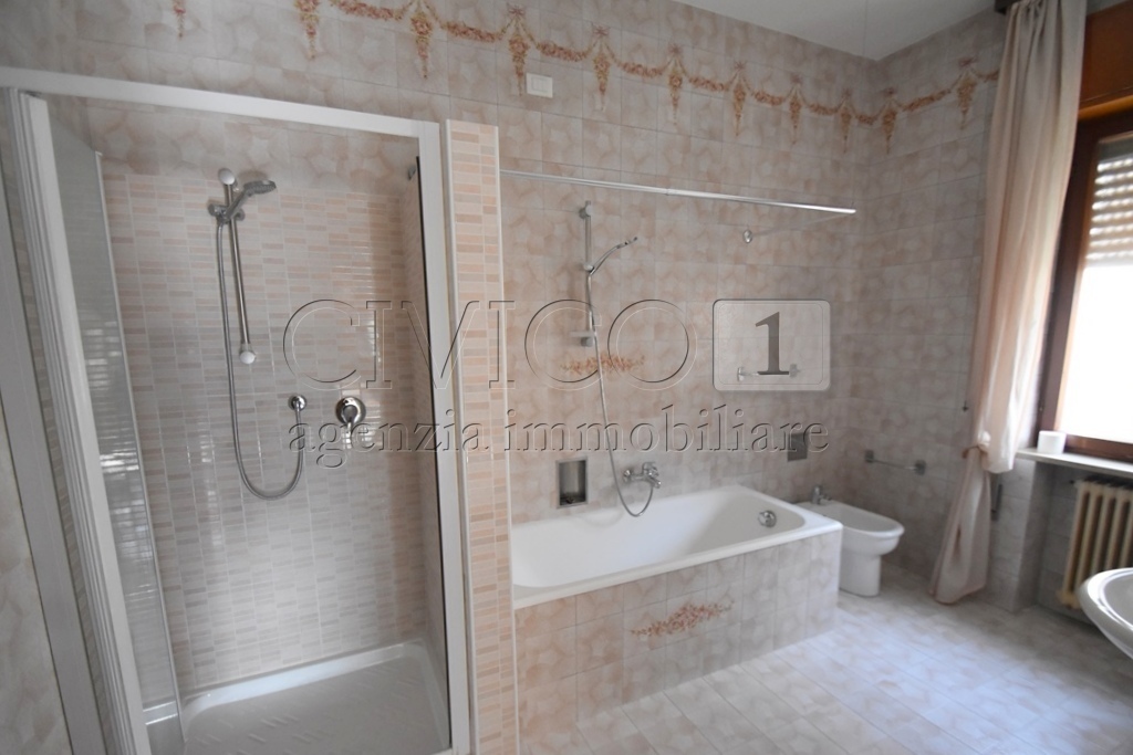 Immagine 19 di Casa bifamiliare in affitto  in ViaLE DELLA PACE 100 a Vicenza