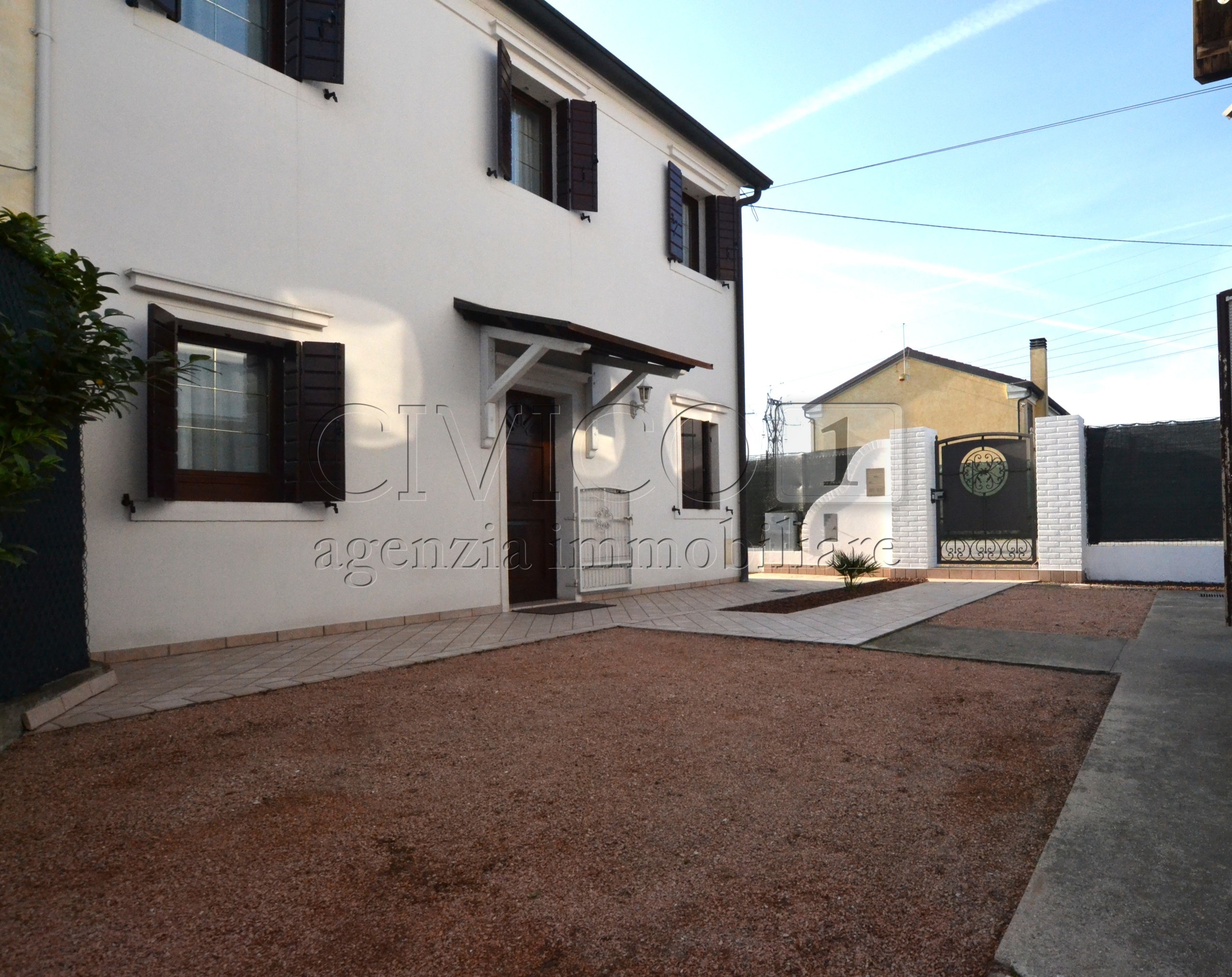 Immagine 11 di Casa bifamiliare in vendita  in Via Fiume a Piazzola Sul Brenta