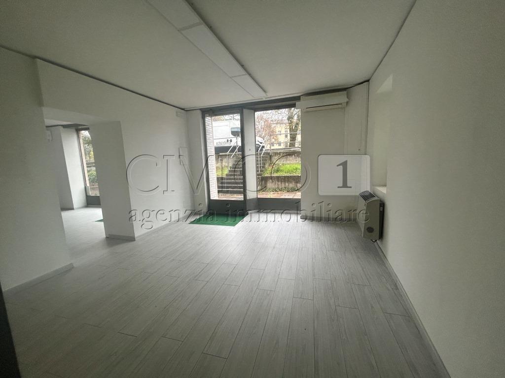 Immagine 5 di Locale commerciale in affitto  in Via Riviera Berica 61 a Barbarano Mossano