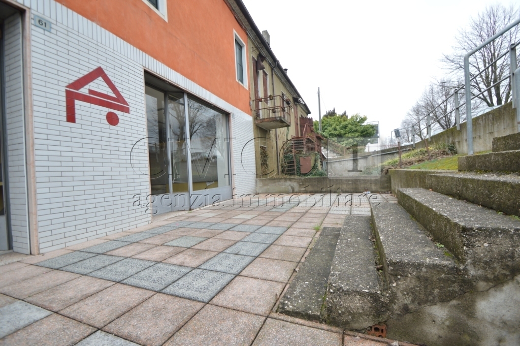 Immagine 11 di Locale commerciale in affitto  in Via Riviera Berica 61 a Barbarano Mossano