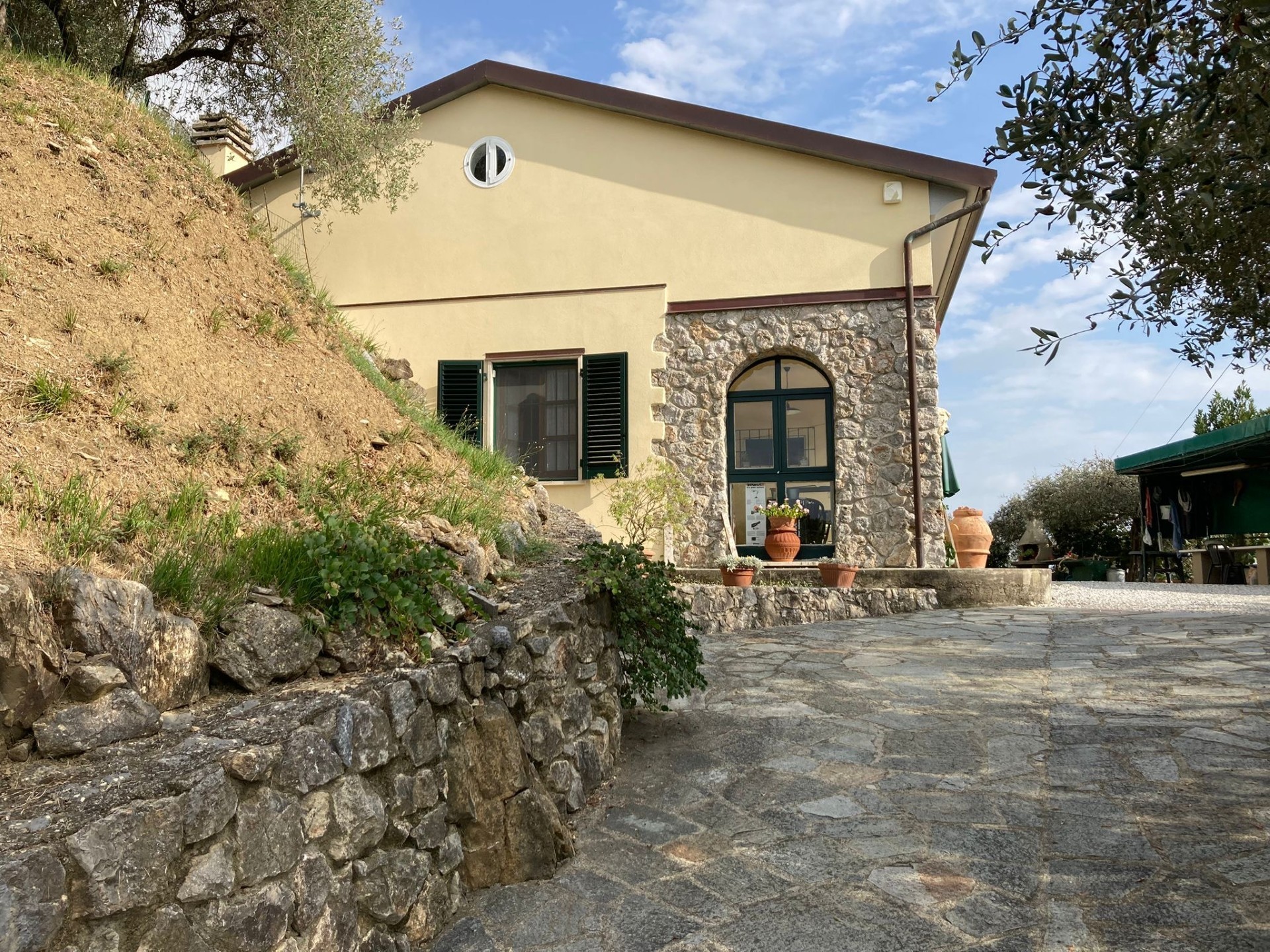 Immagine 1 di Villa in vendita  in Via Provinciale 247 a Castelnuovo Magra