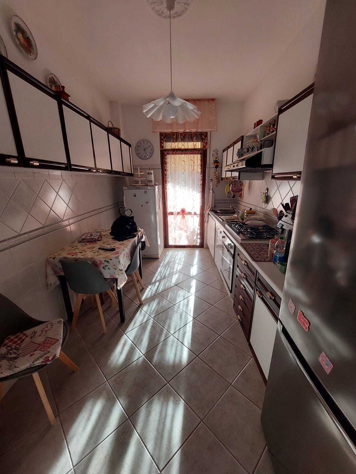 Immagine 4 di Appartamento in vendita  in Viale XX Settembre 120 a Carrara