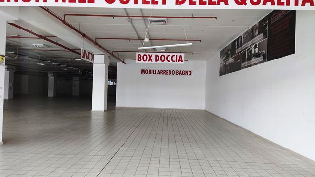 Immagine 8 di Locale commerciale in vendita  in VIA EINAUDI a Civitanova Marche