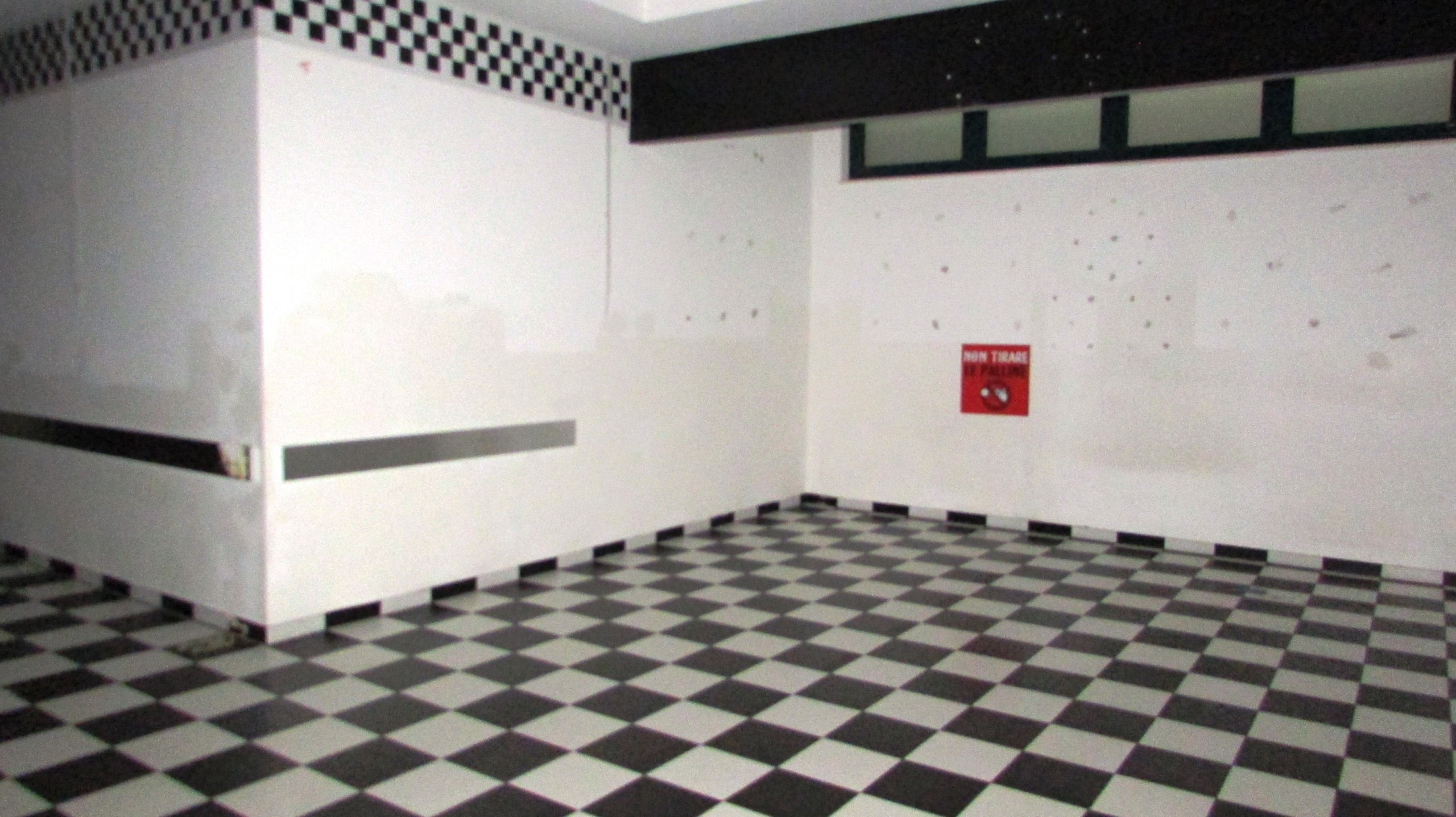 Immagine 43 di Locale commerciale in vendita  in VIA EINAUDI a Civitanova Marche