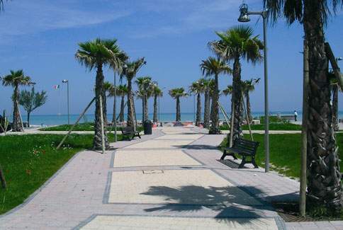 Immagine 7 di Albergo/B&B/Residence in vendita  a Altidona