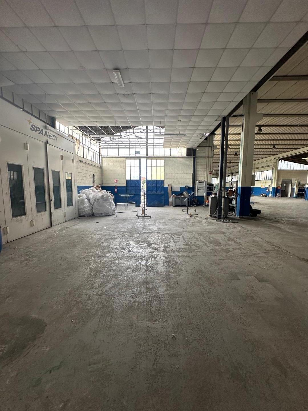 Immagine 3 di Capannone industriale in vendita  in Via del Pozzo 14 a Massa