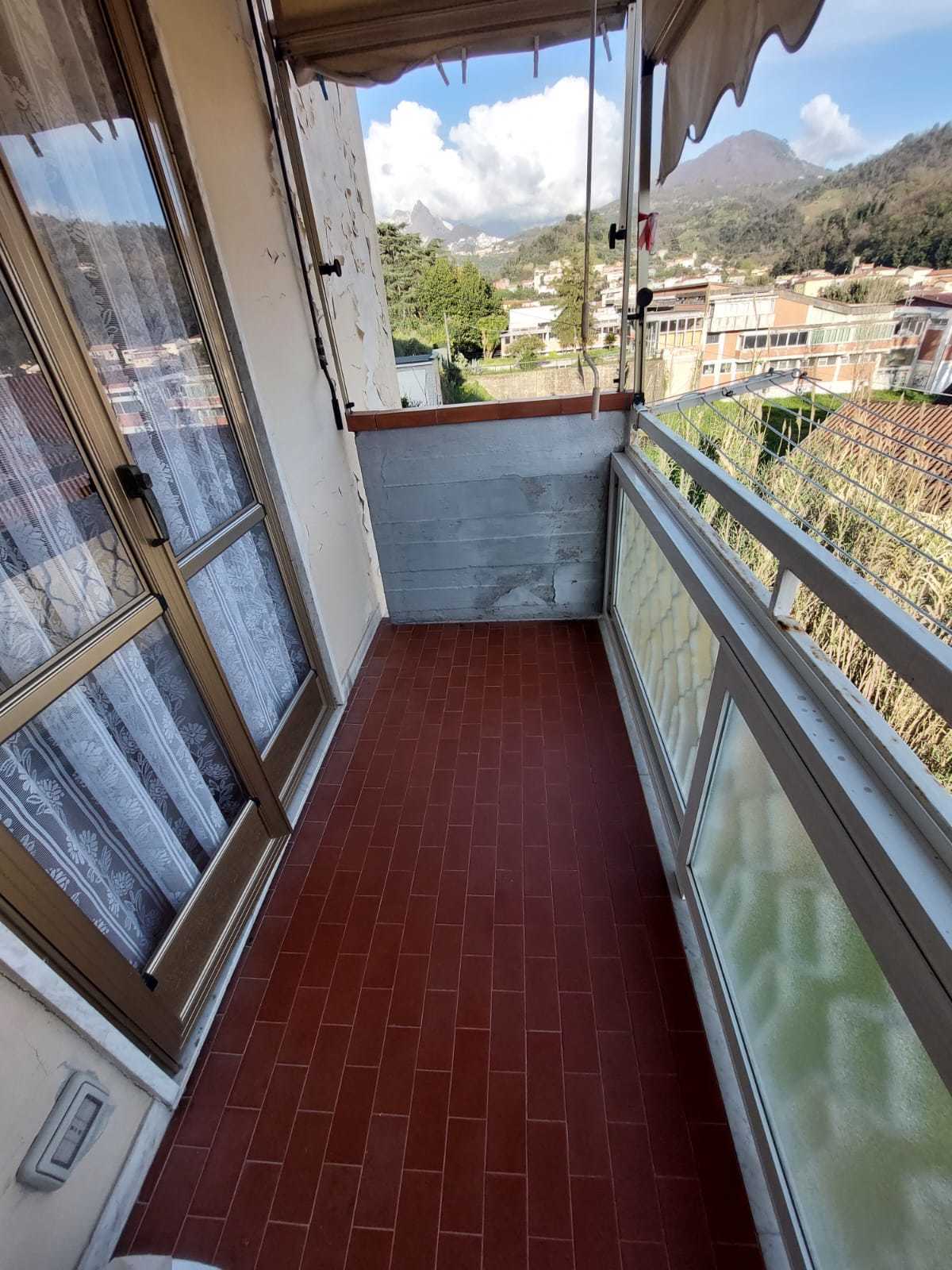 Immagine 13 di Appartamento in vendita  in Viale XX Settembre 120 a Carrara