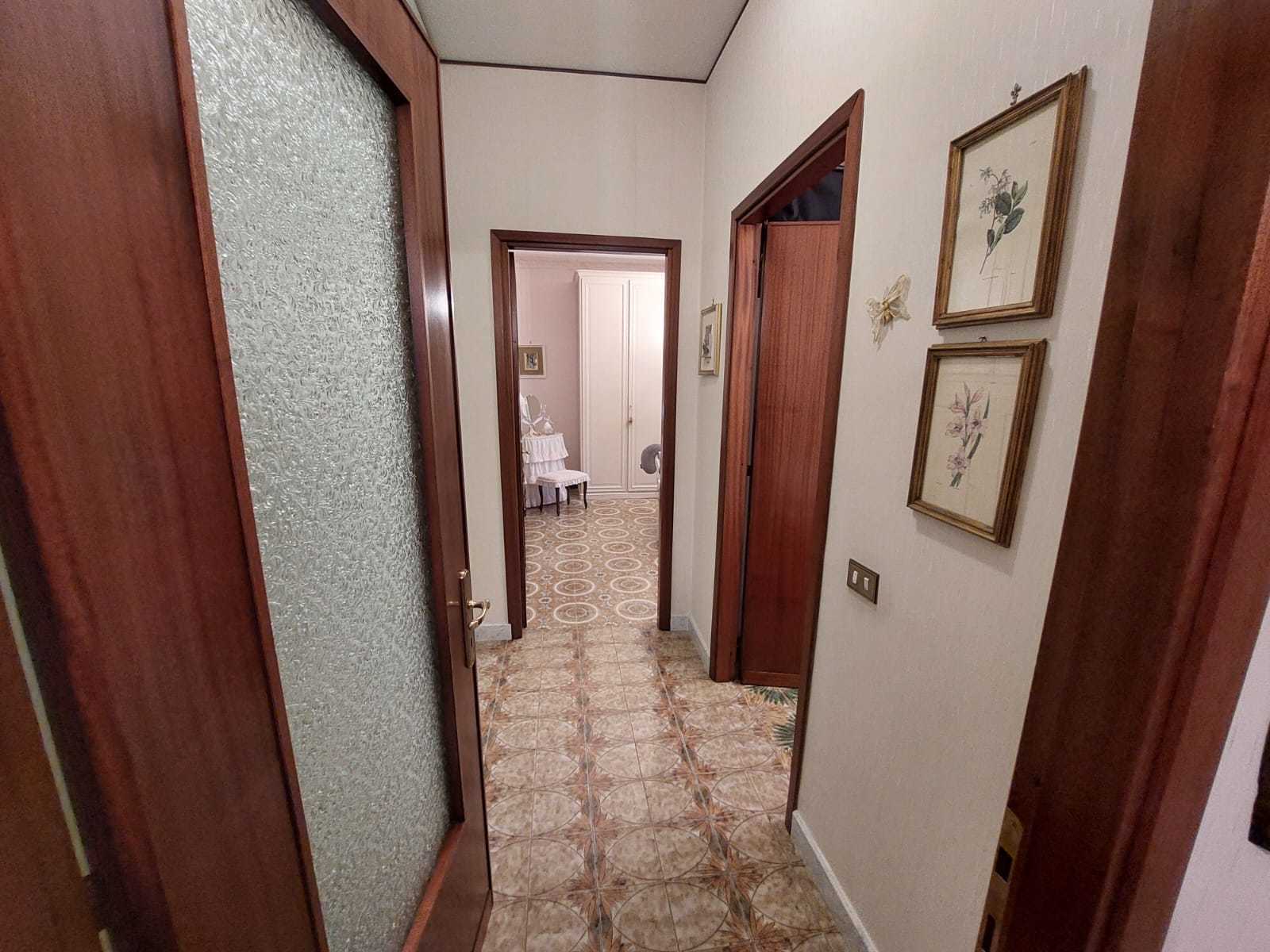 Immagine 5 di Appartamento in vendita  in Viale XX Settembre 120 a Carrara