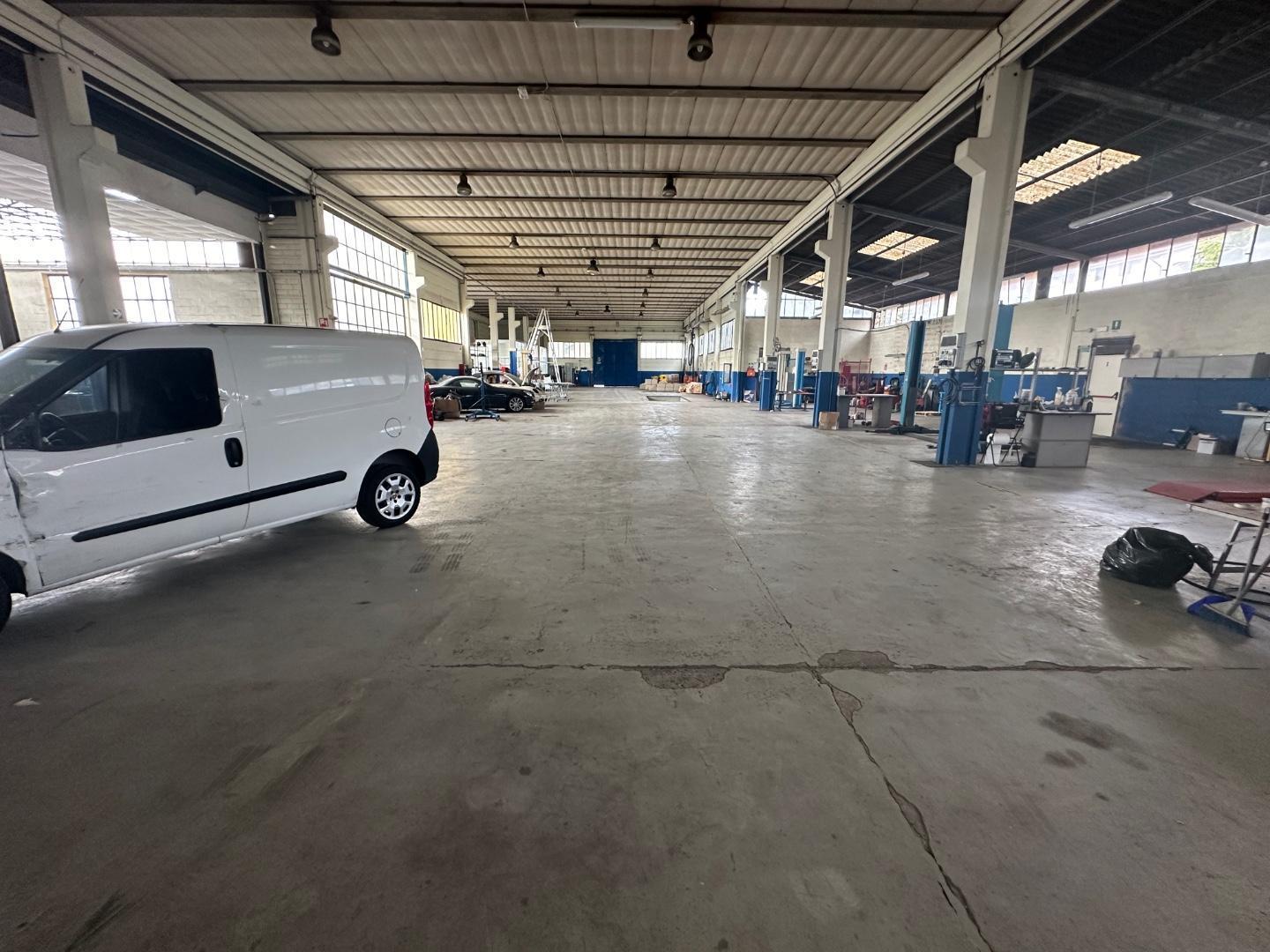 Immagine 12 di Capannone industriale in vendita  in Via del Pozzo 14 a Massa