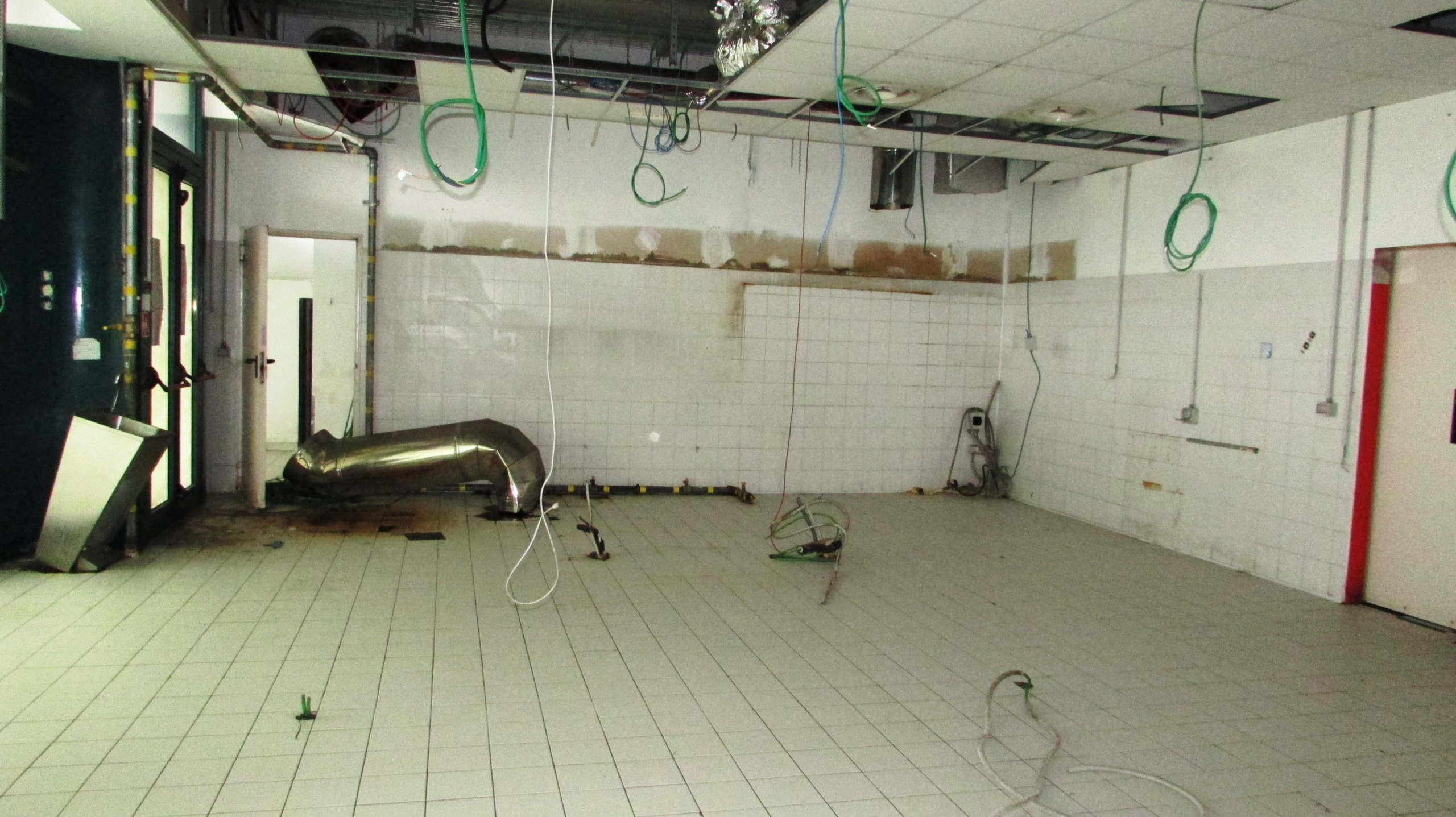 Immagine 37 di Locale commerciale in vendita  in VIA EINAUDI a Civitanova Marche