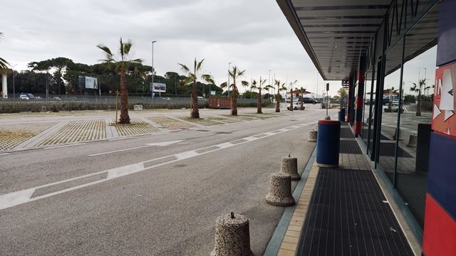 Immagine 9 di Locale commerciale in vendita  in VIA EINAUDI a Civitanova Marche