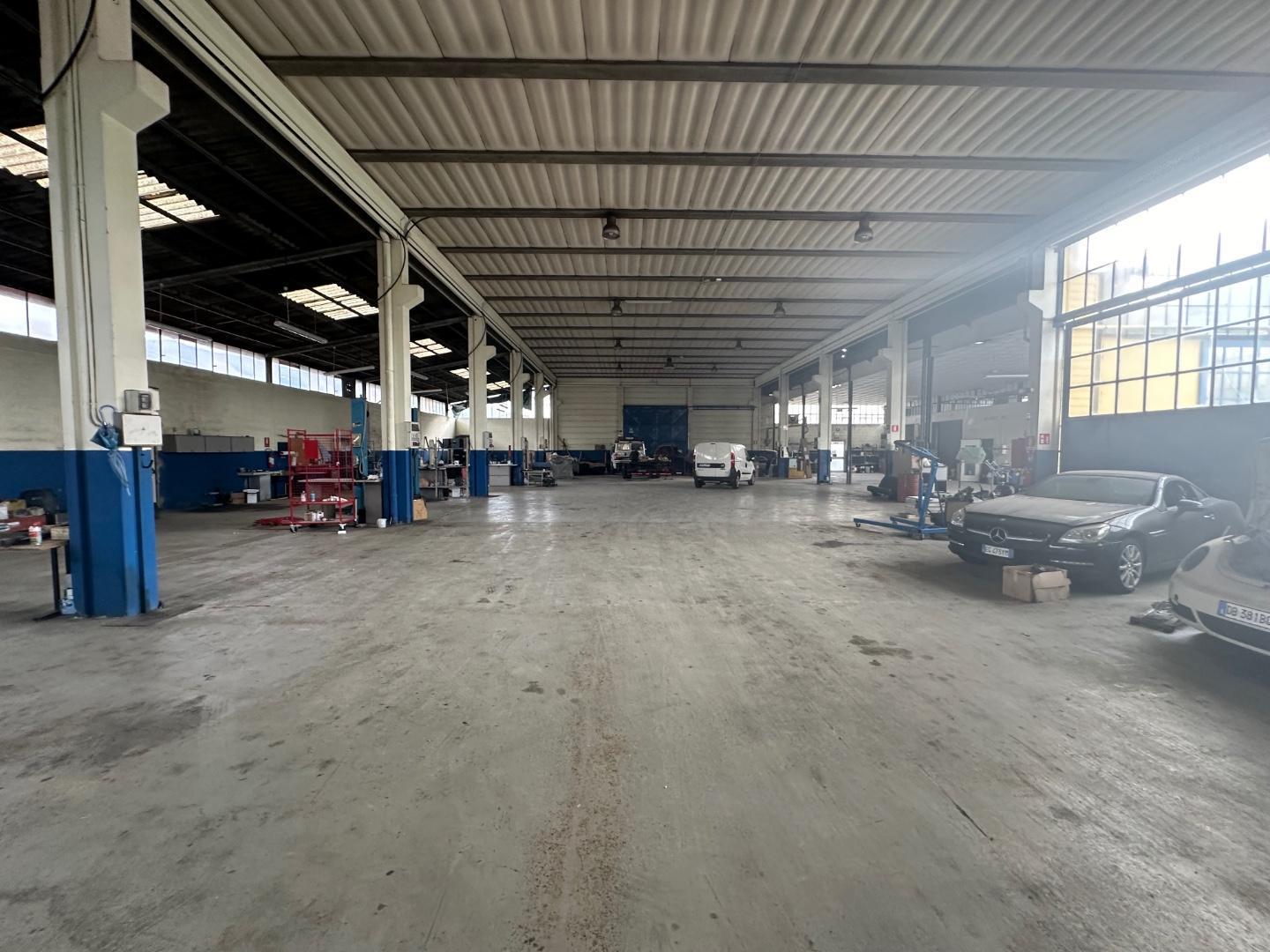 Immagine 18 di Capannone industriale in vendita  in Via del Pozzo 14 a Massa