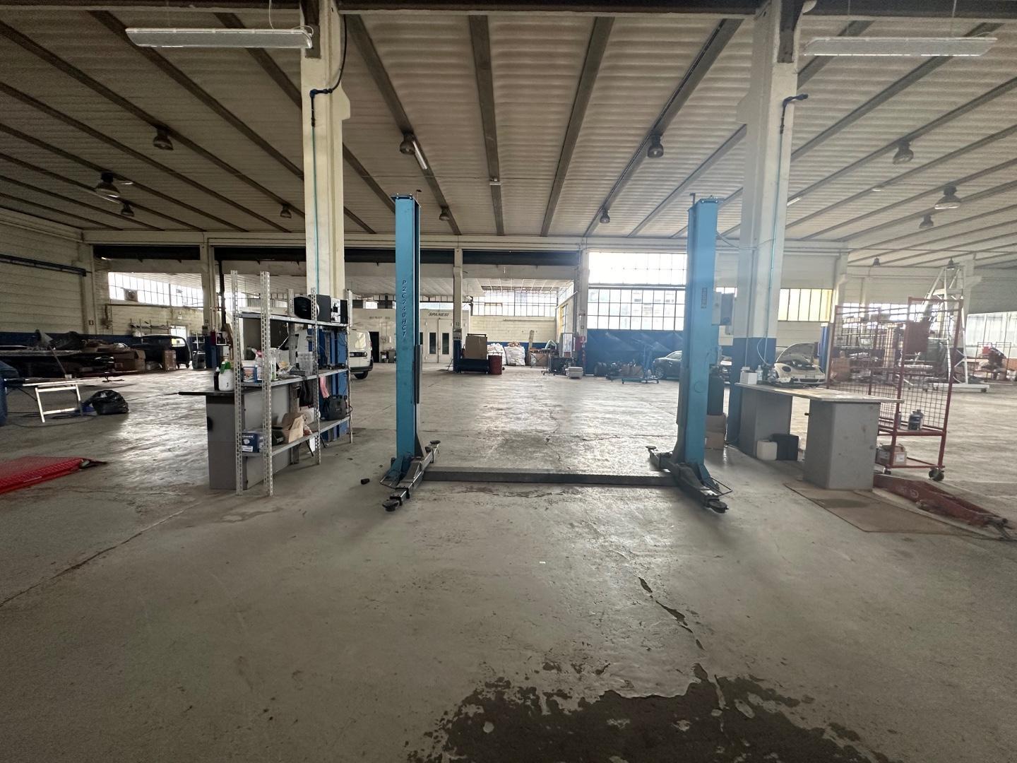 Immagine 10 di Capannone industriale in vendita  in Via del Pozzo 14 a Massa