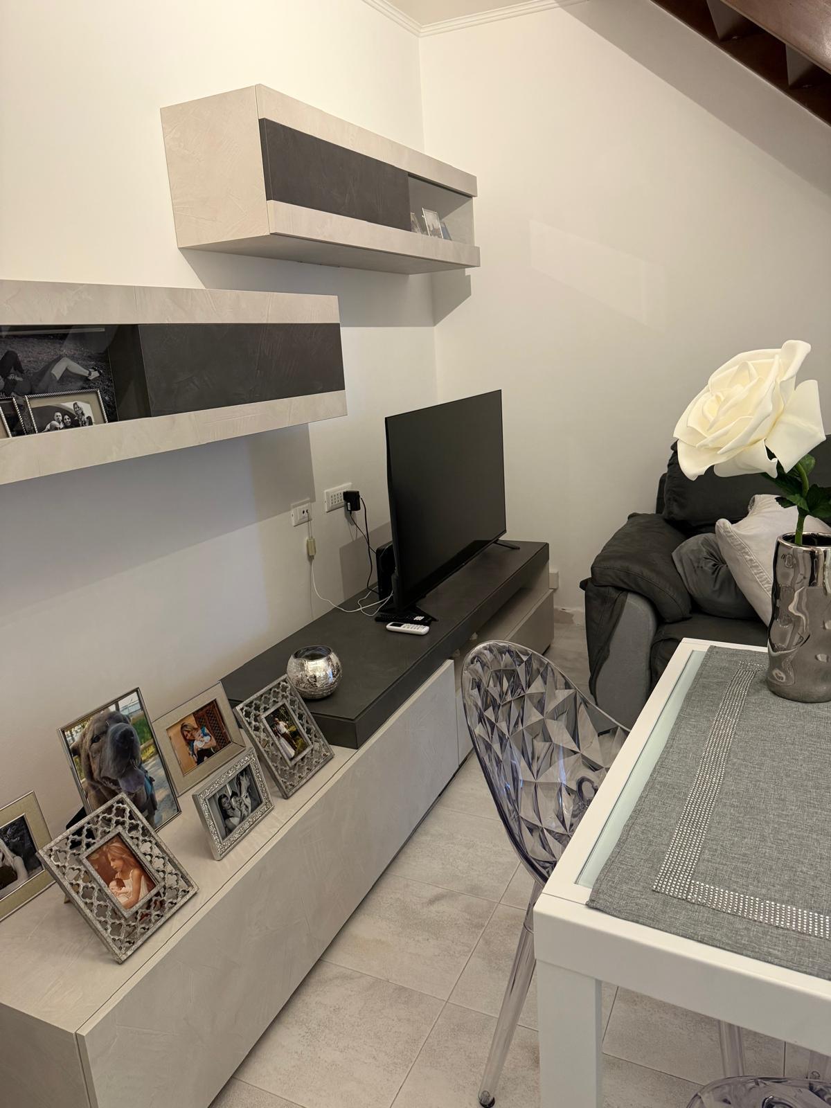 Immagine 4 di Casa semindipendente in vendita  in Via Fratelli Cervi 4 a Ortonovo