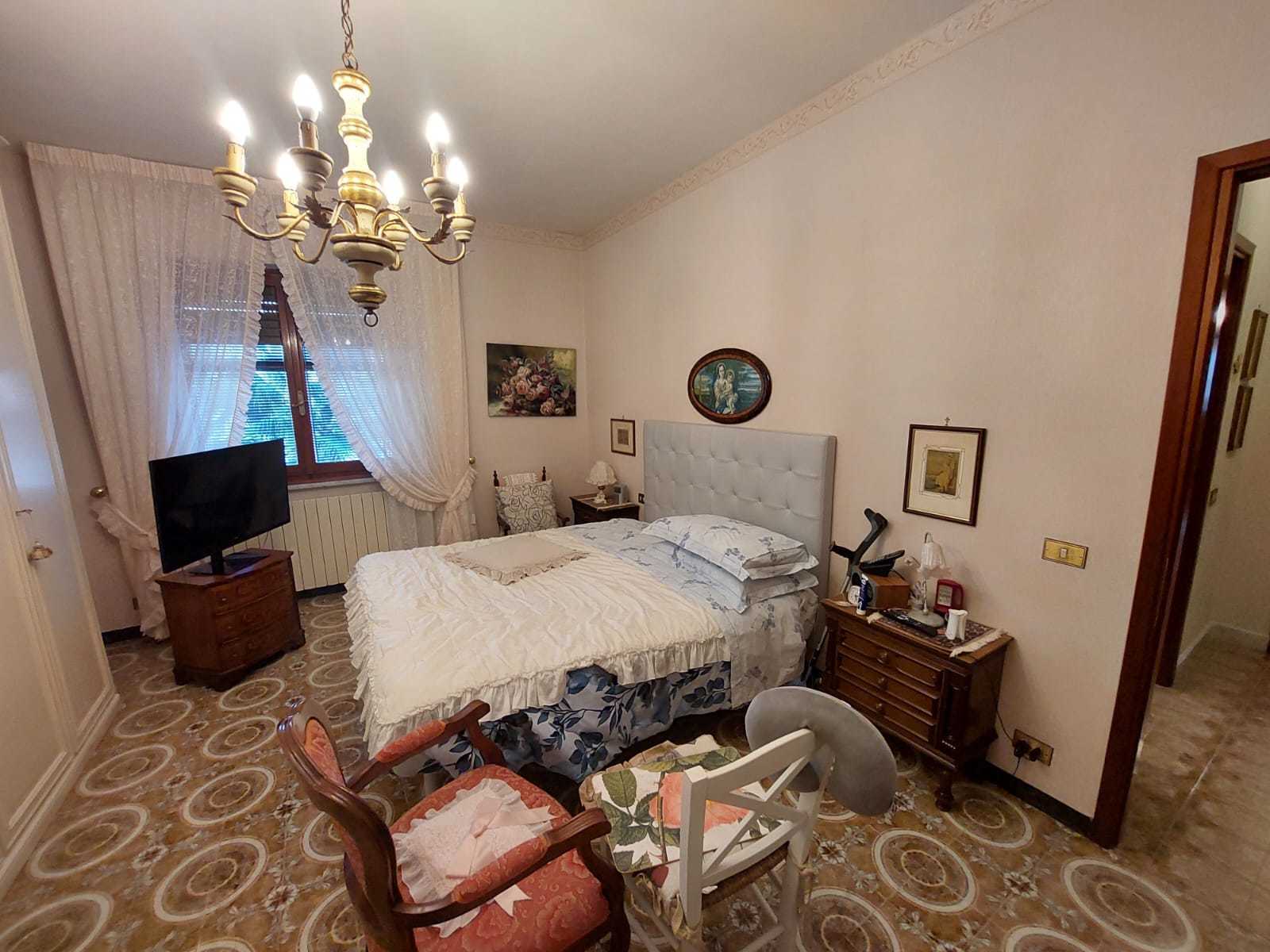 Immagine 6 di Appartamento in vendita  in Viale XX Settembre 120 a Carrara