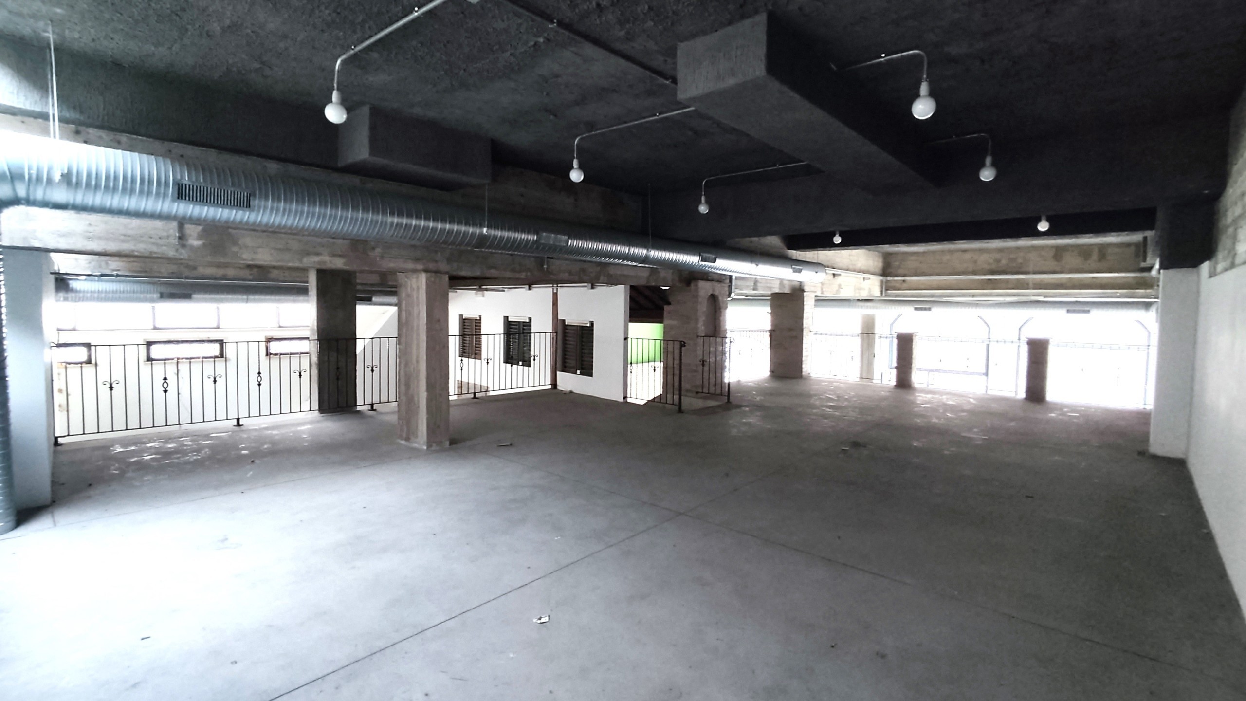 Immagine 5 di Locale commerciale in vendita  in viA CARDUCCI 101 a San Benedetto Del Tronto