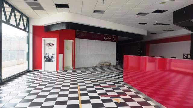 Immagine 2 di Locale commerciale in vendita  in VIA EINAUDI a Civitanova Marche